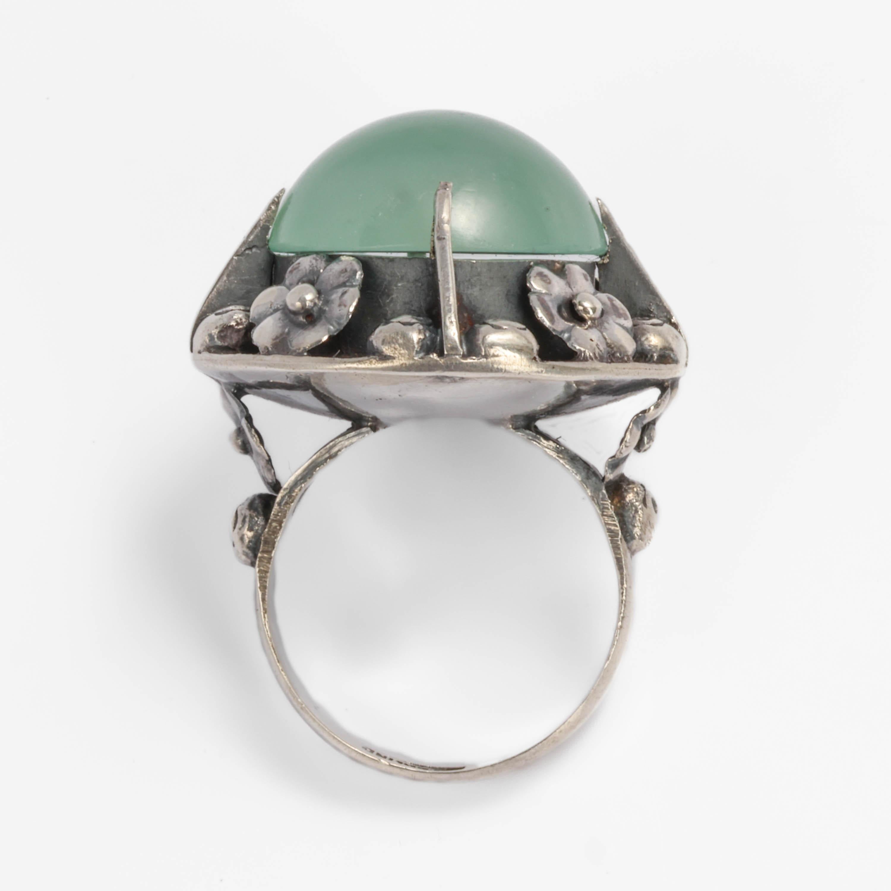 Arts and Crafts-Ring aus feiner Jade, zertifiziert und unbehandelt für Damen oder Herren im Angebot