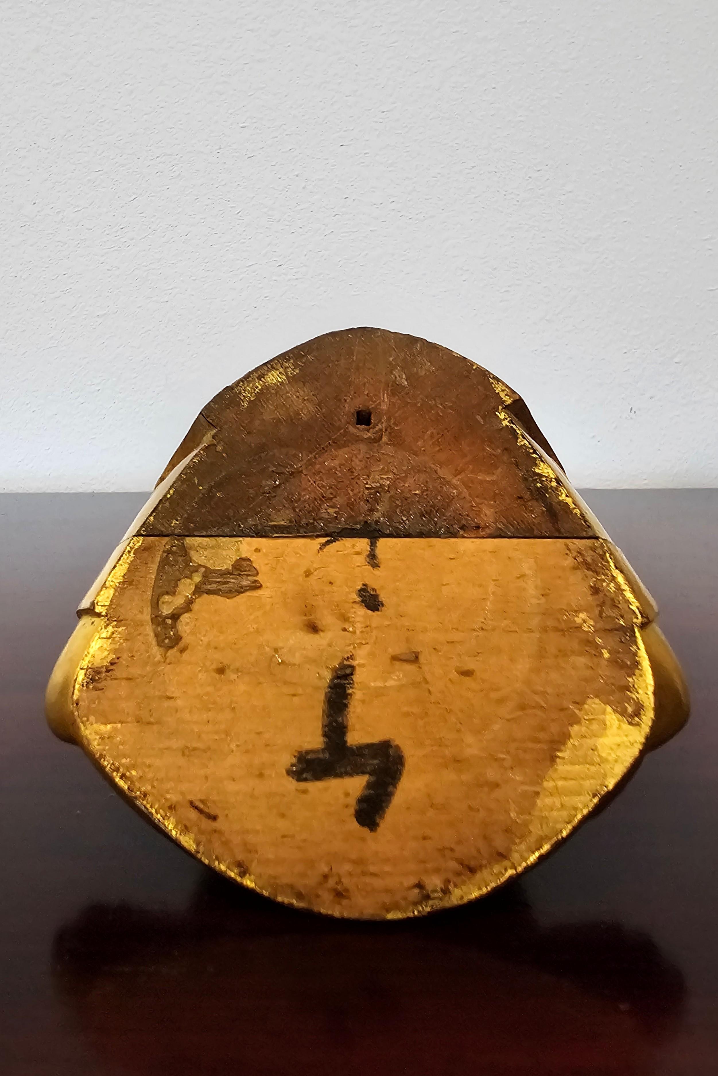 Fine Japanese 19th century Gem Mounted Carved Lacquered Gilt Wood Buddha Figure 8