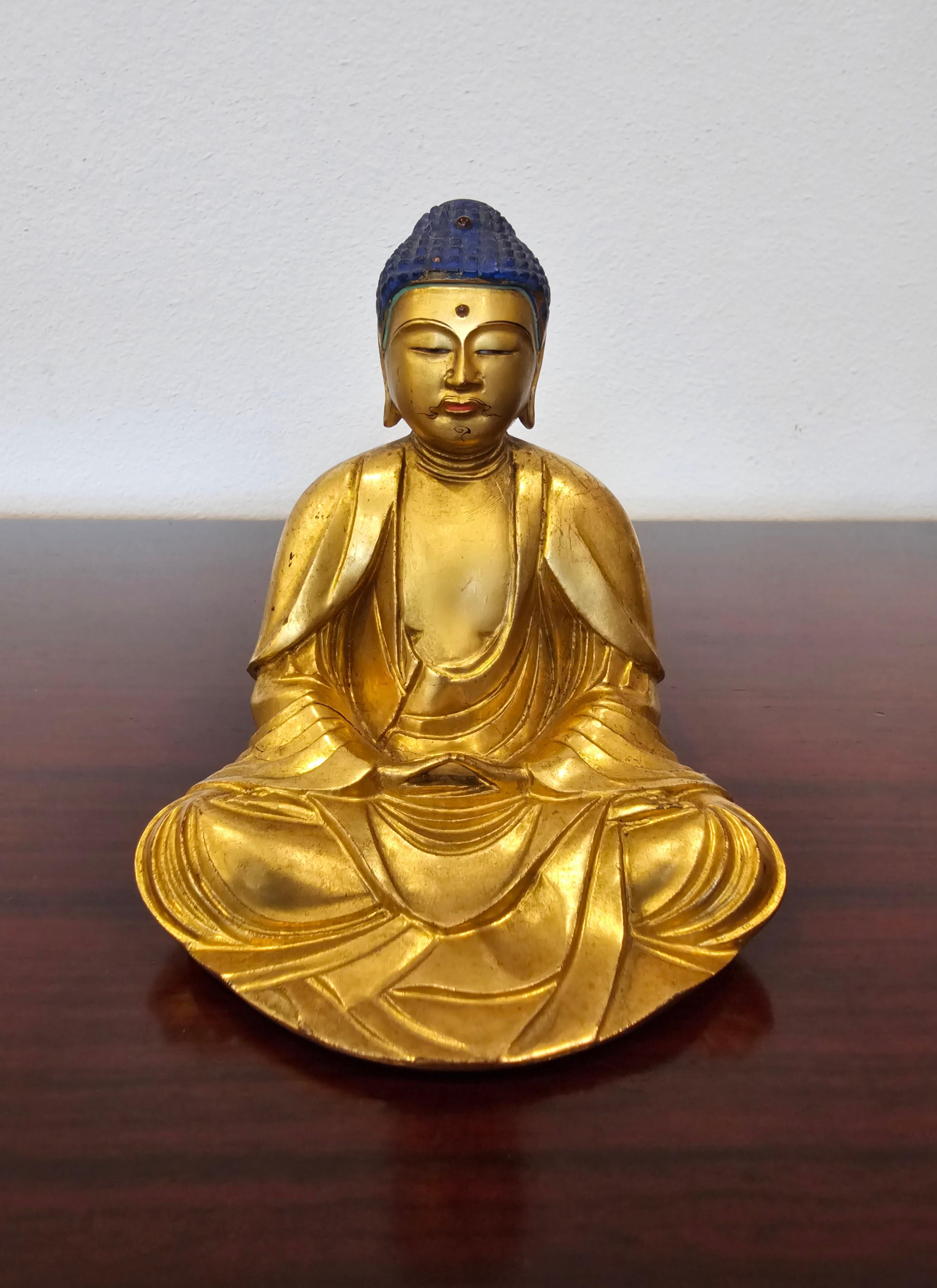 Fine Japanese 19th century Gem Mounted Carved Lacquered Gilt Wood Buddha Figure In Good Condition In Forney, TX