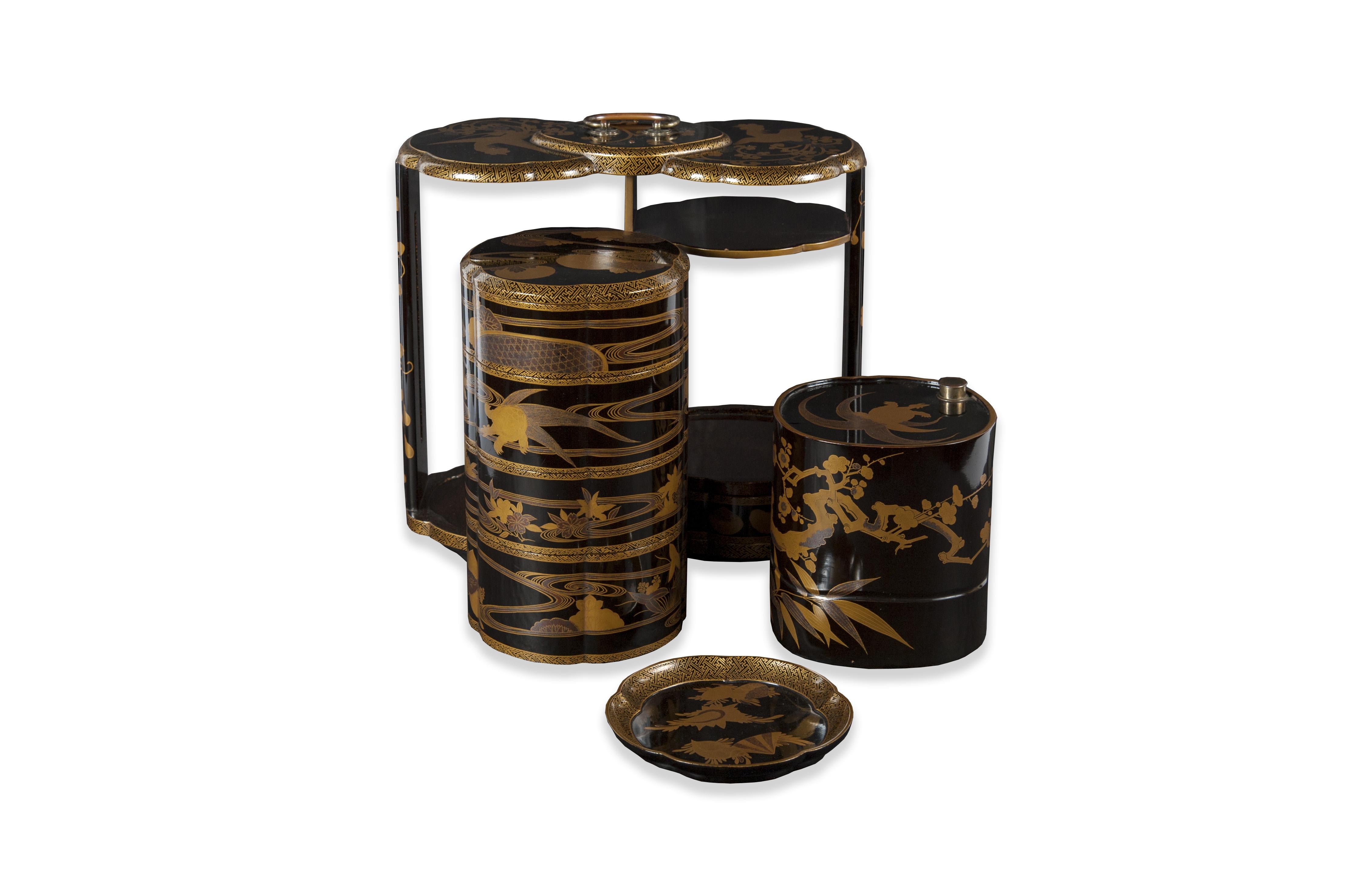 Lacquered Fine Japanese Black and Gold Lacquer Sageju-Bako - Picnic Box For Sale