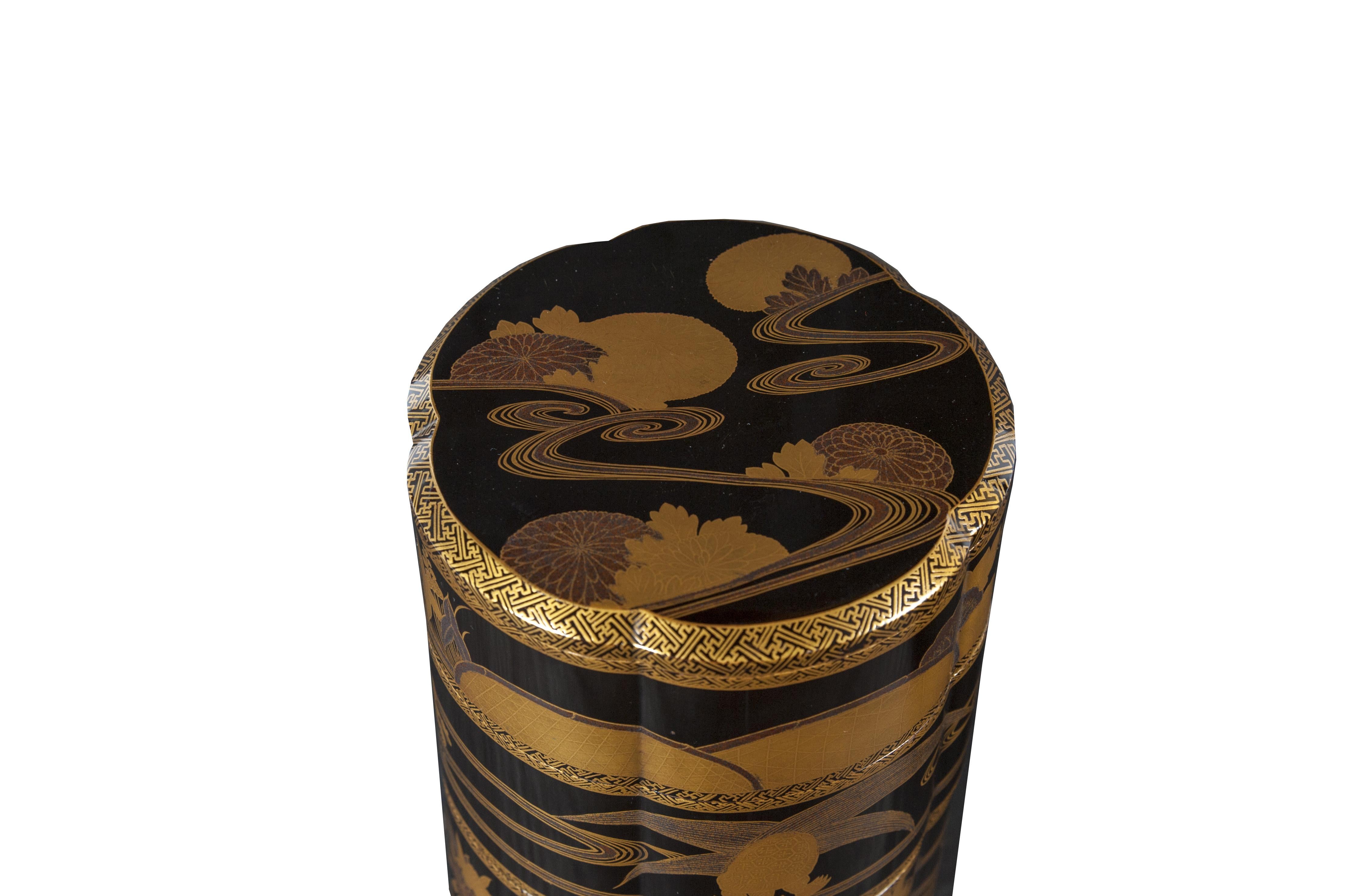Fine Japanese Black and Gold Lacquer Sageju-Bako - Picnic Box For Sale 3