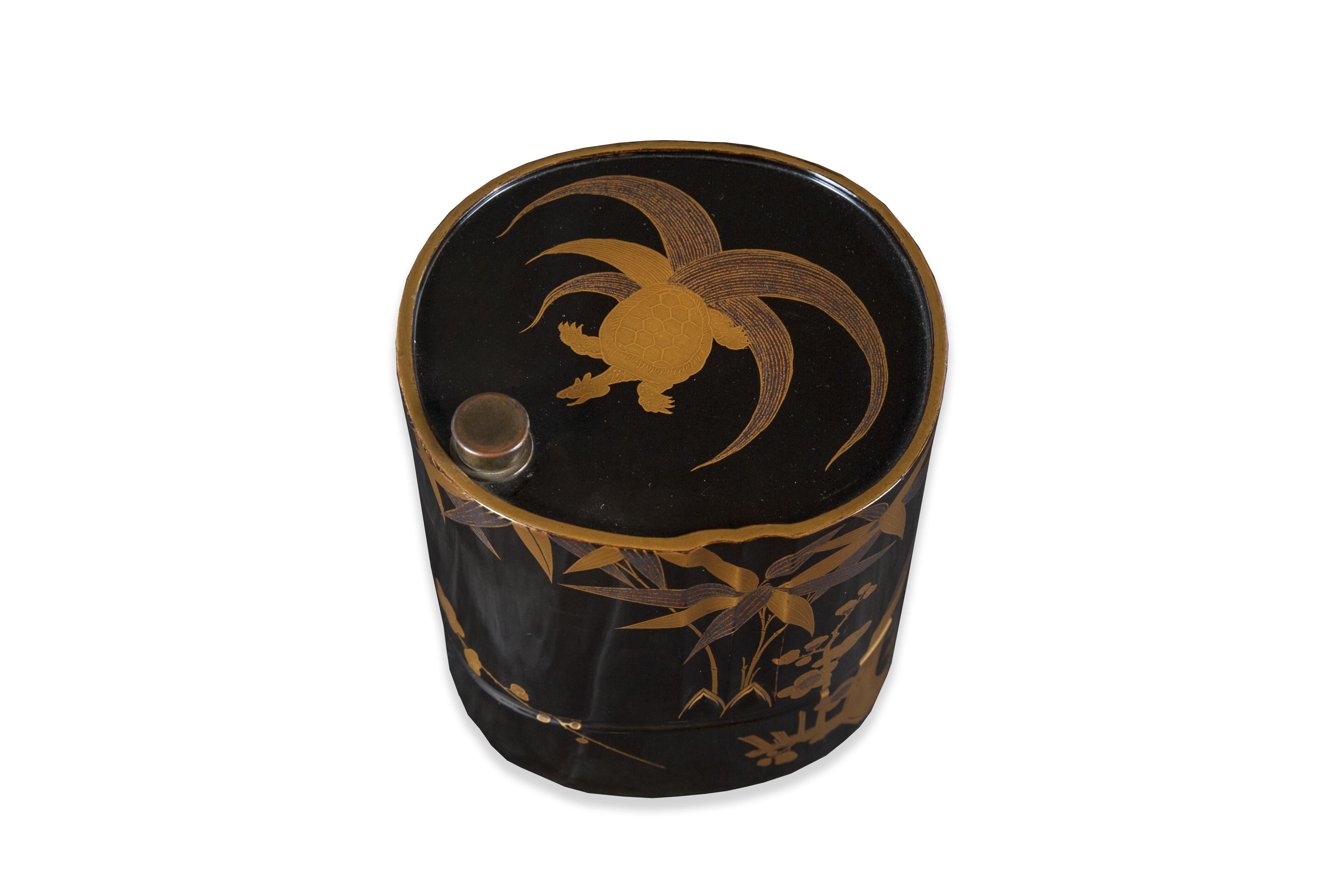 Fine Japanese Black and Gold Lacquer Sageju-Bako - Picnic Box For Sale 4