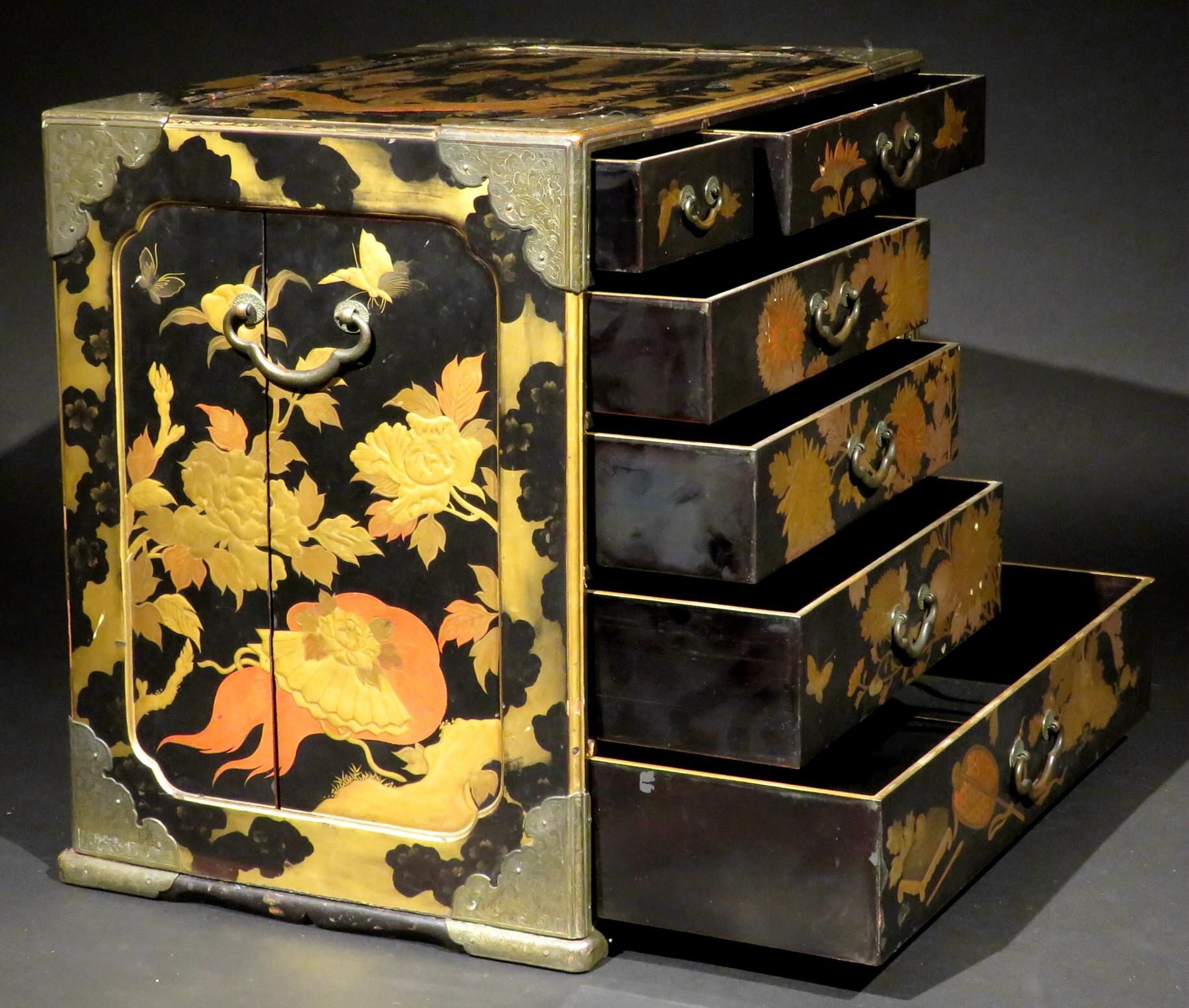 19th Century Japanese Black Lacquer & Maki-e Lacquer Tansu, Meiji Period, 1868-1912