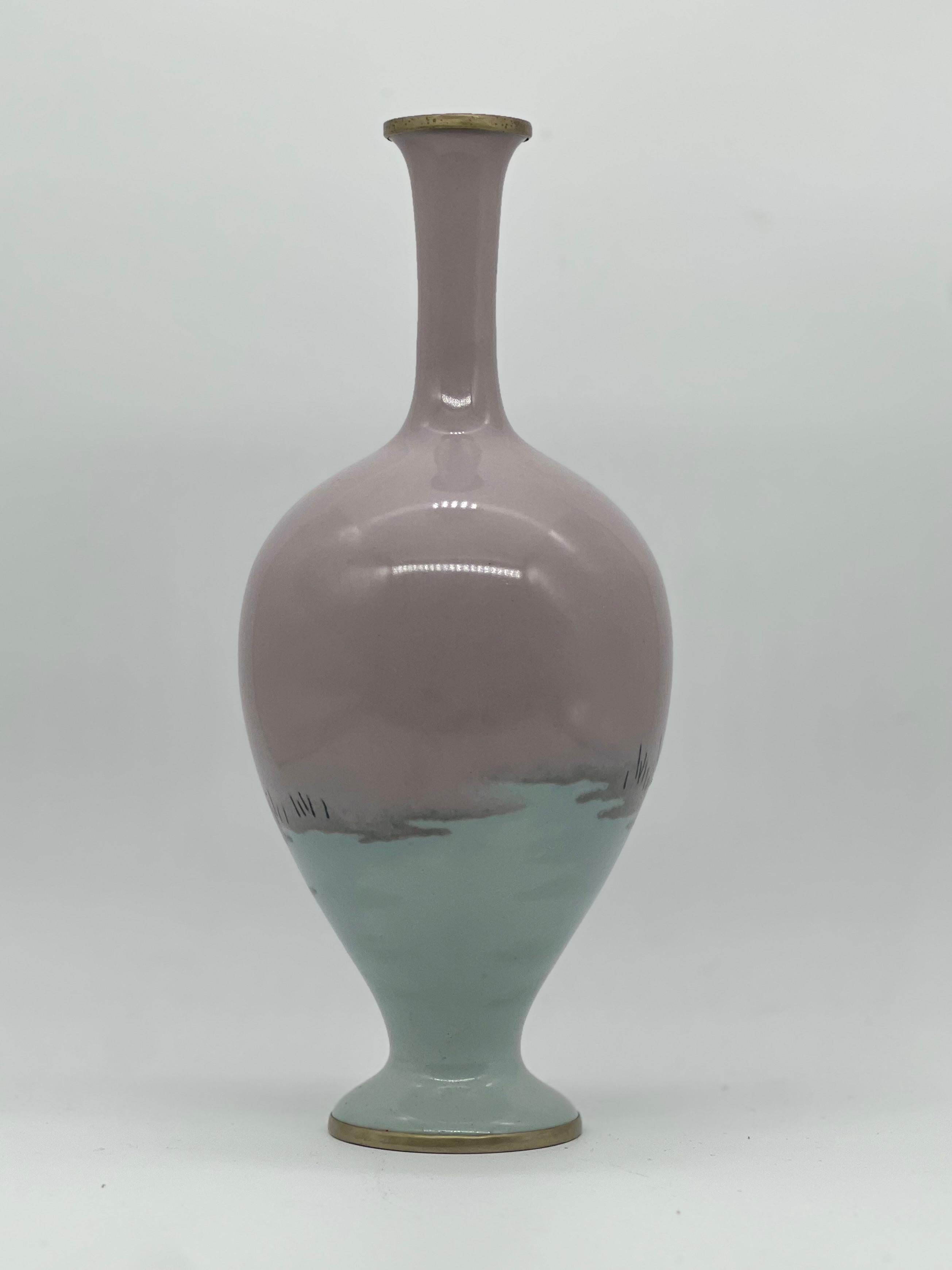 Feine japanische Vase aus Cloisonné-Email und Musen, zugeschrieben Namikawa Sosuke (Japanisch) im Angebot
