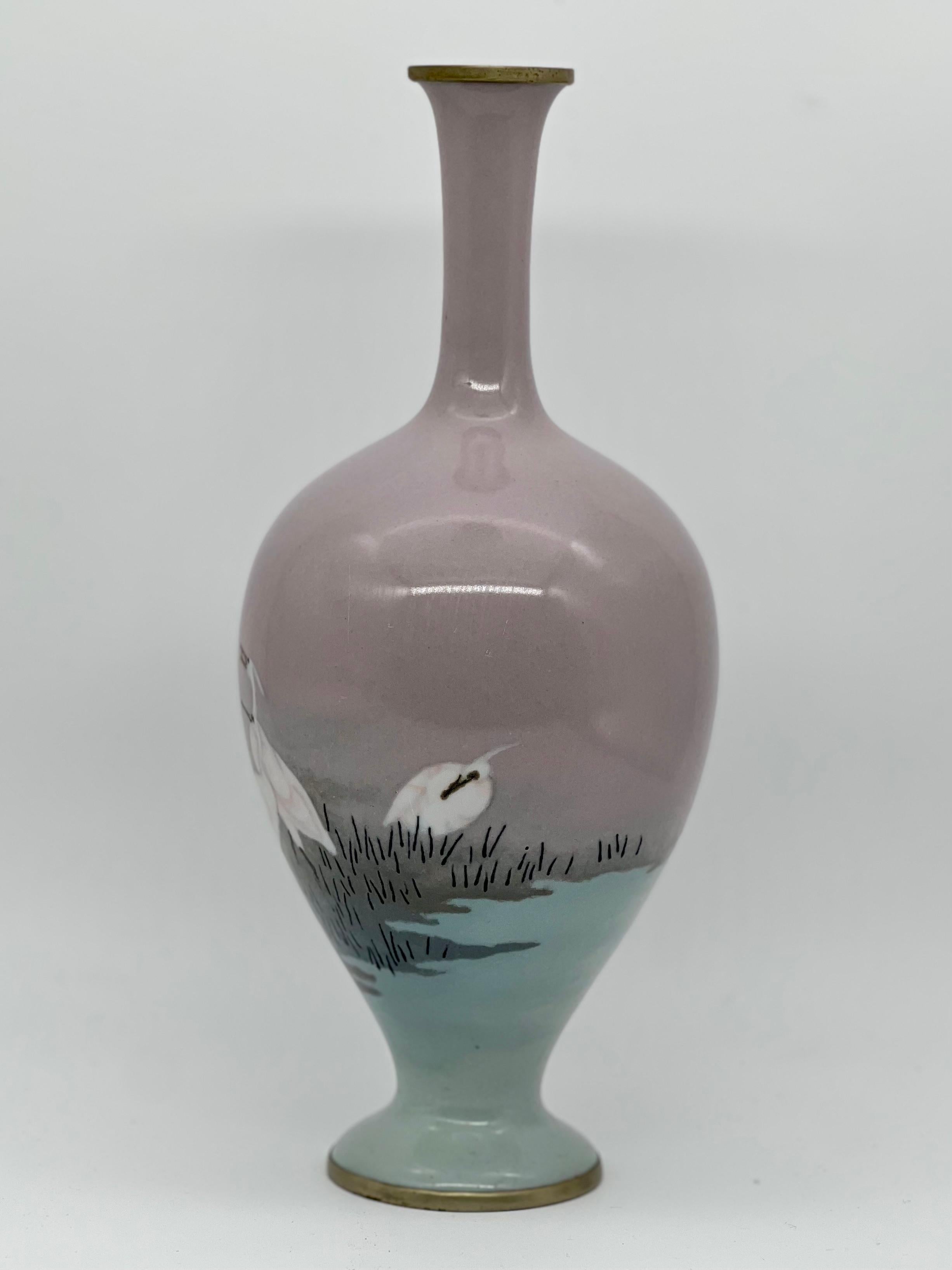 Feine japanische Vase aus Cloisonné-Email und Musen, zugeschrieben Namikawa Sosuke (Emailliert) im Angebot
