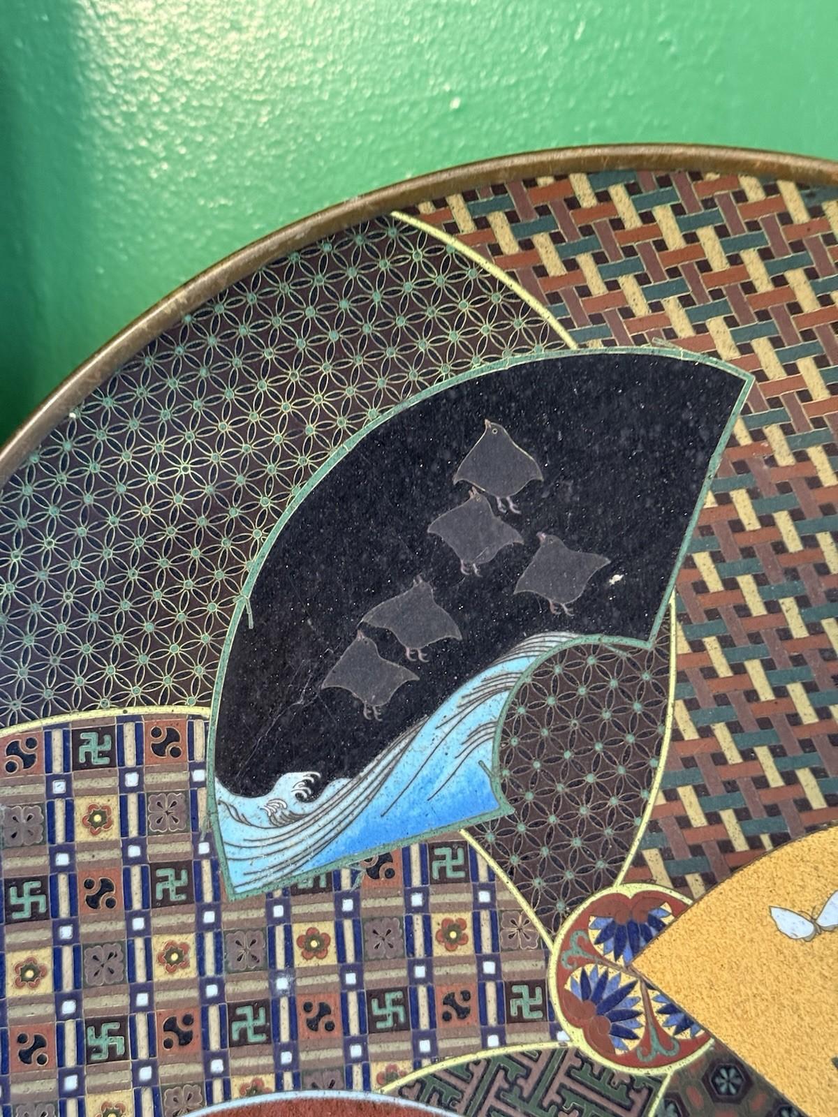 Fine Japanese Cloisonne Enamel Fan Design Plate with Tokugawa Mon by Goto (Meiji-Periode) im Angebot