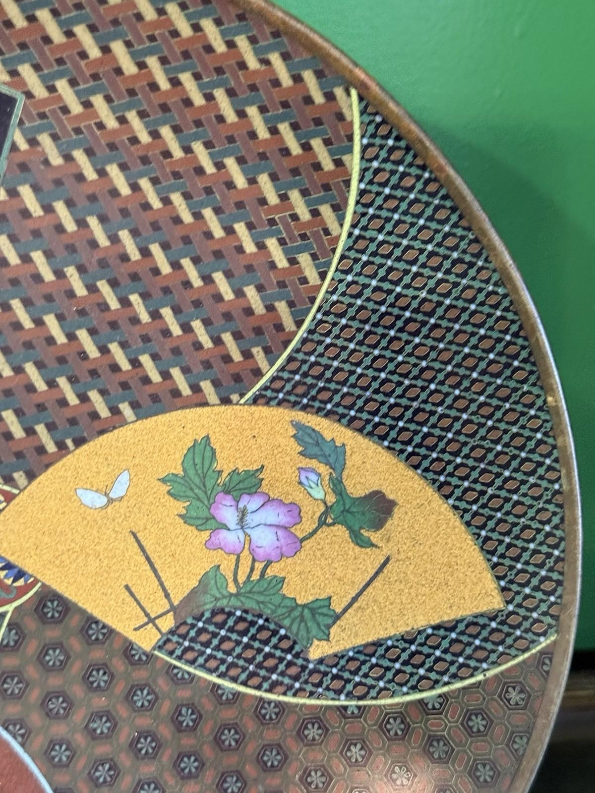 Fine Japanese Cloisonne Enamel Fan Design Plate with Tokugawa Mon by Goto (19. Jahrhundert) im Angebot