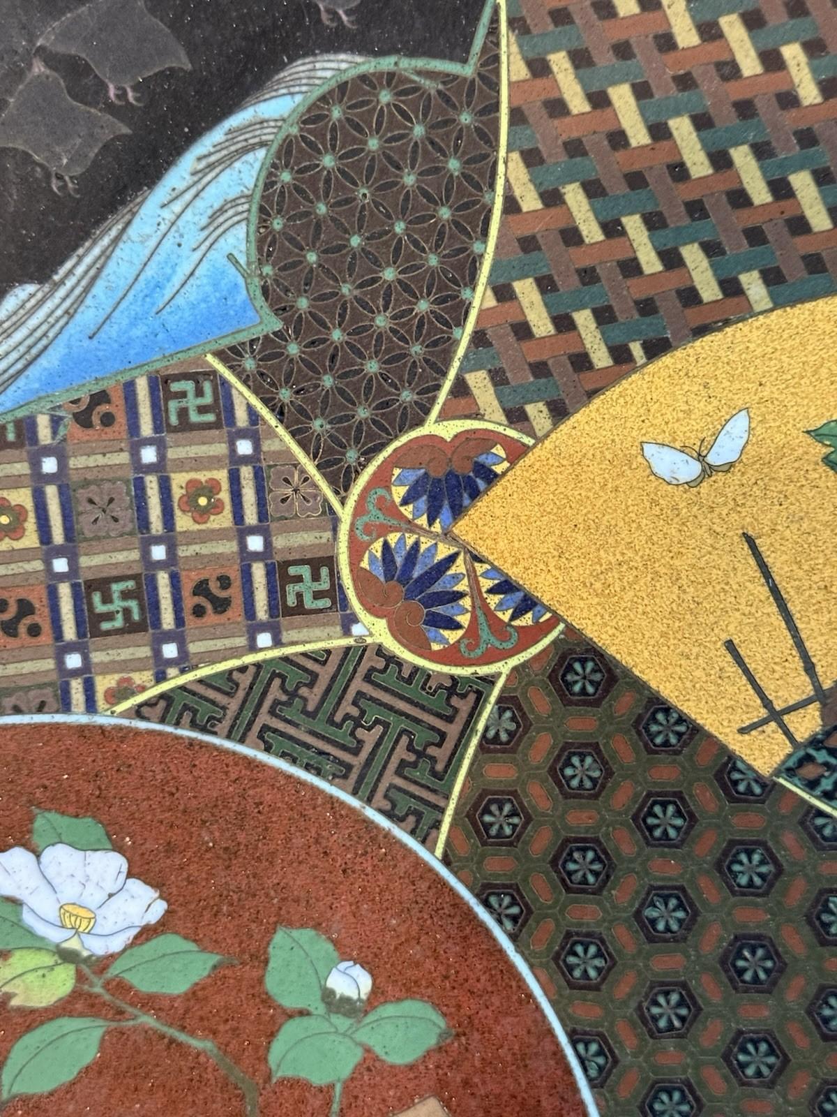 Fine Japanese Cloisonne Enamel Fan Design Plate with Tokugawa Mon by Goto (Emaille) im Angebot