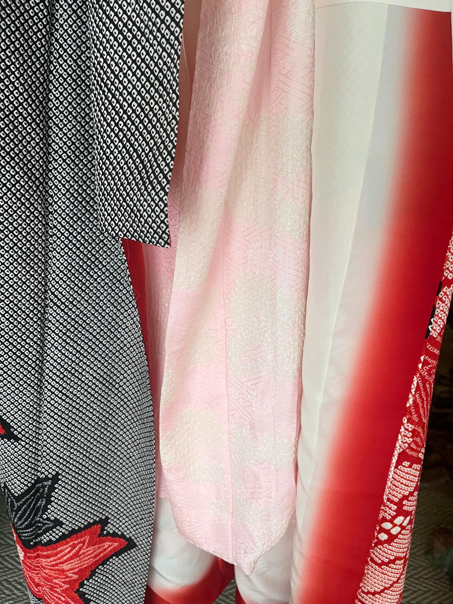 Fine Japanese Couture Shibori Silk Furisode Kimono with Under Garment For Sale 13