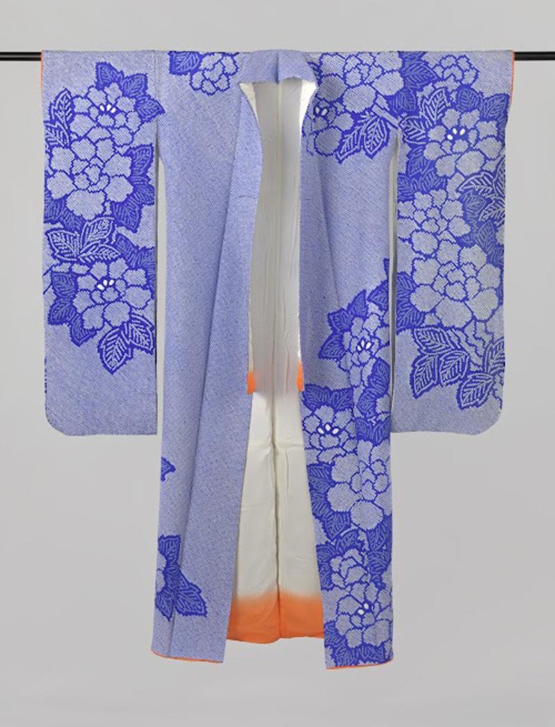 Fine Japanese Couture Shibori Silk Furisode Kimono with Under Garment For Sale 14