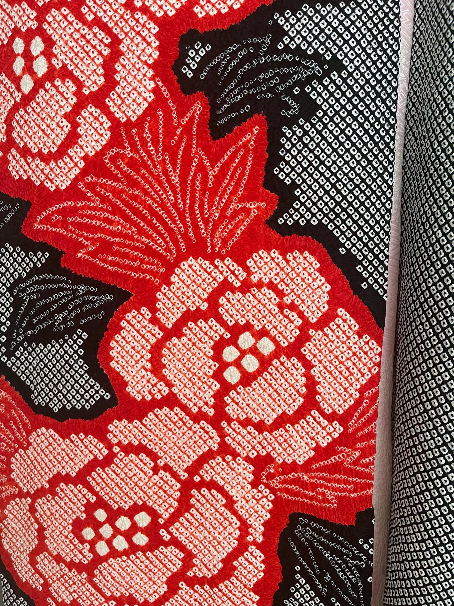 Fine Japanese Couture Shibori Silk Furisode Kimono with Under Garment For Sale 3