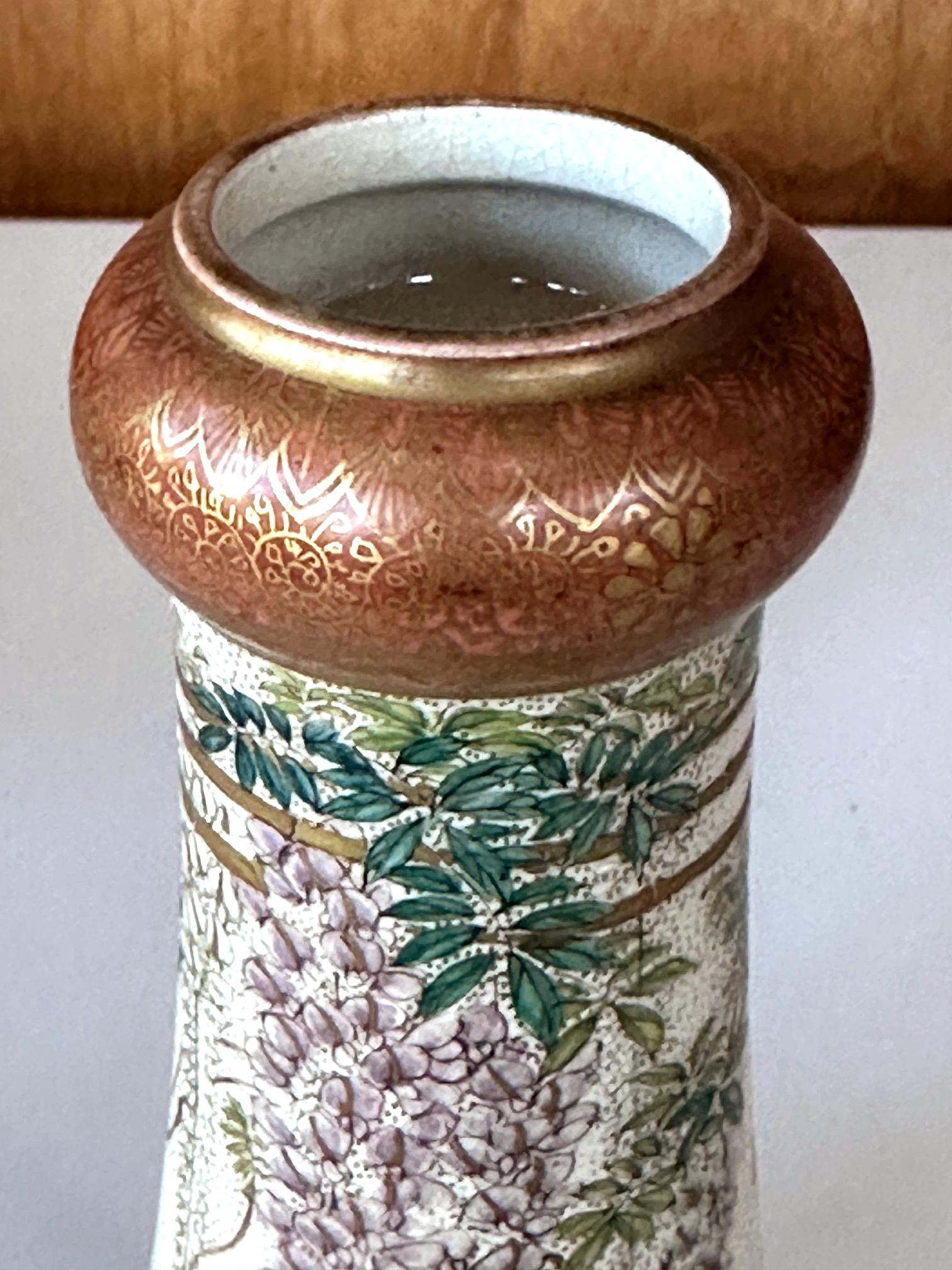 Feine japanische emaillierte Satsuma-Vase von Kinkozan aus der Meiji-Periode (Keramik) im Angebot