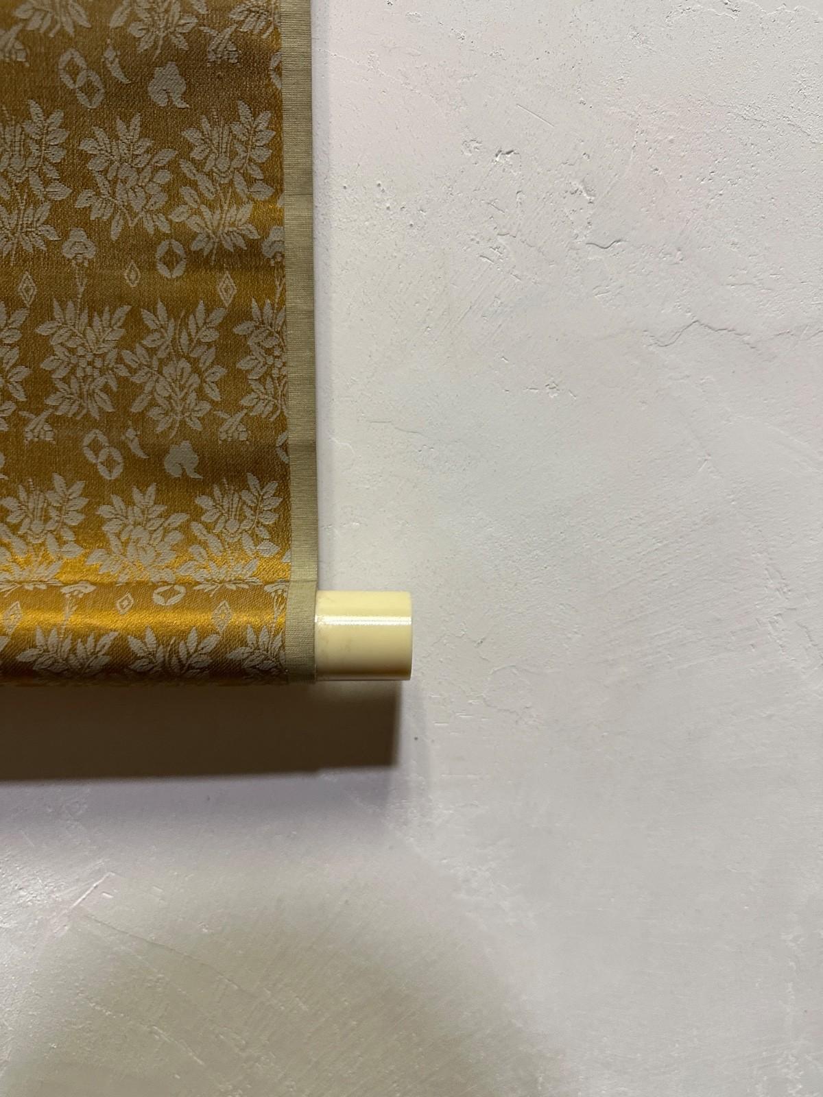 Feine japanische Blumenmalerei, Taisho-Periode, frühes 20. Jahrhundert (Holz) im Angebot