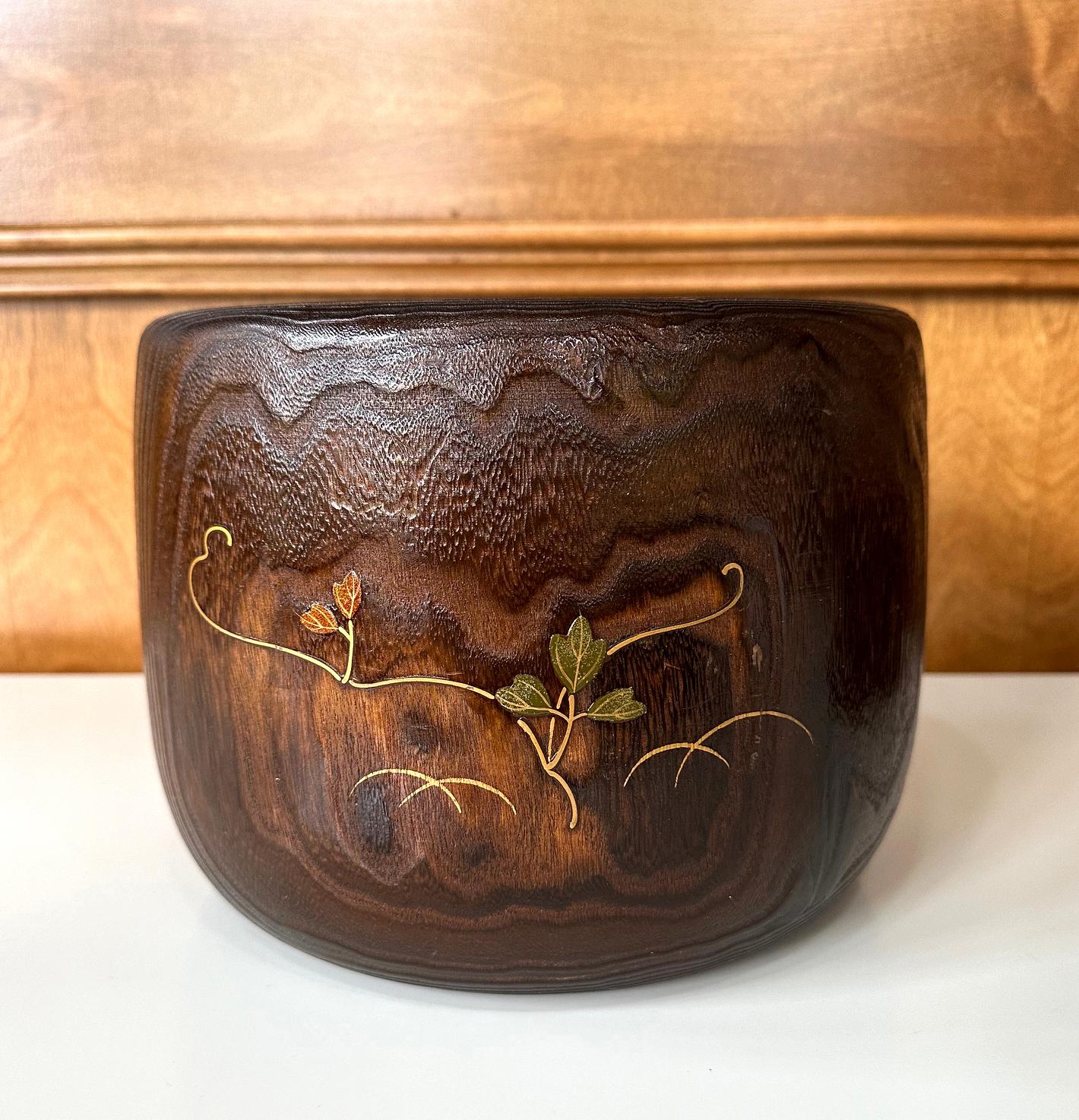 20th Century Fine Japanese Hibachi Lacquer with Inlays Meiji Period For Sale