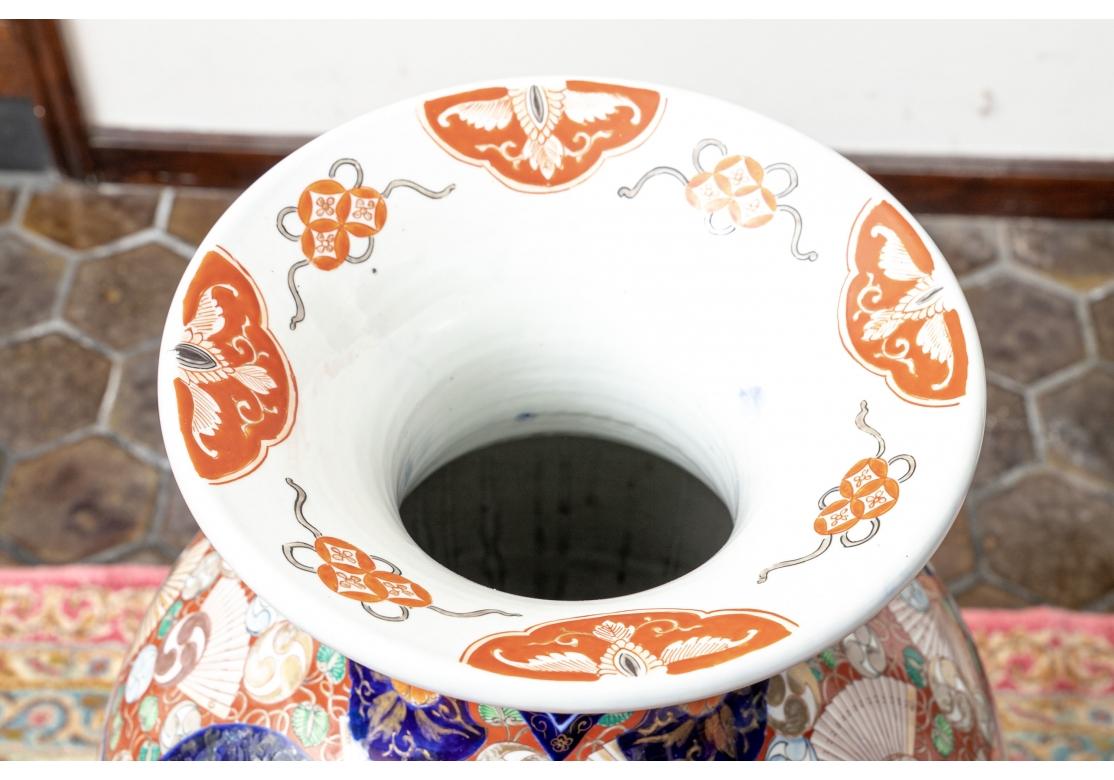 20ième siècle Pot de temple japonais en porcelaine Imari raffinée en vente