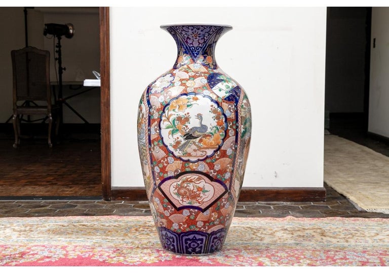 Fine Japanese Imari Porcelain Temple Jar For Sale 2