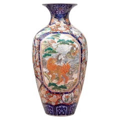 Fine Japanese Imari Porcelain Temple Jar