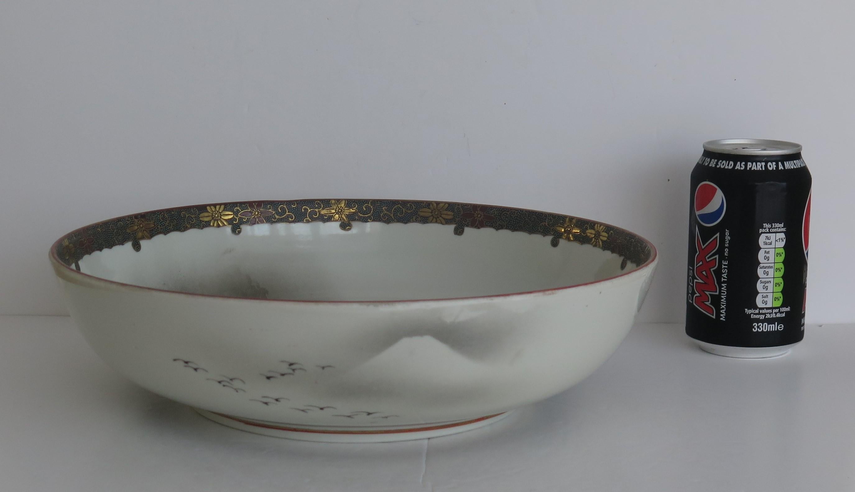 Peint à la main Grand bol japonais Kutani Satsuma peint à la main et marqué sur la base, vers 1940 en vente