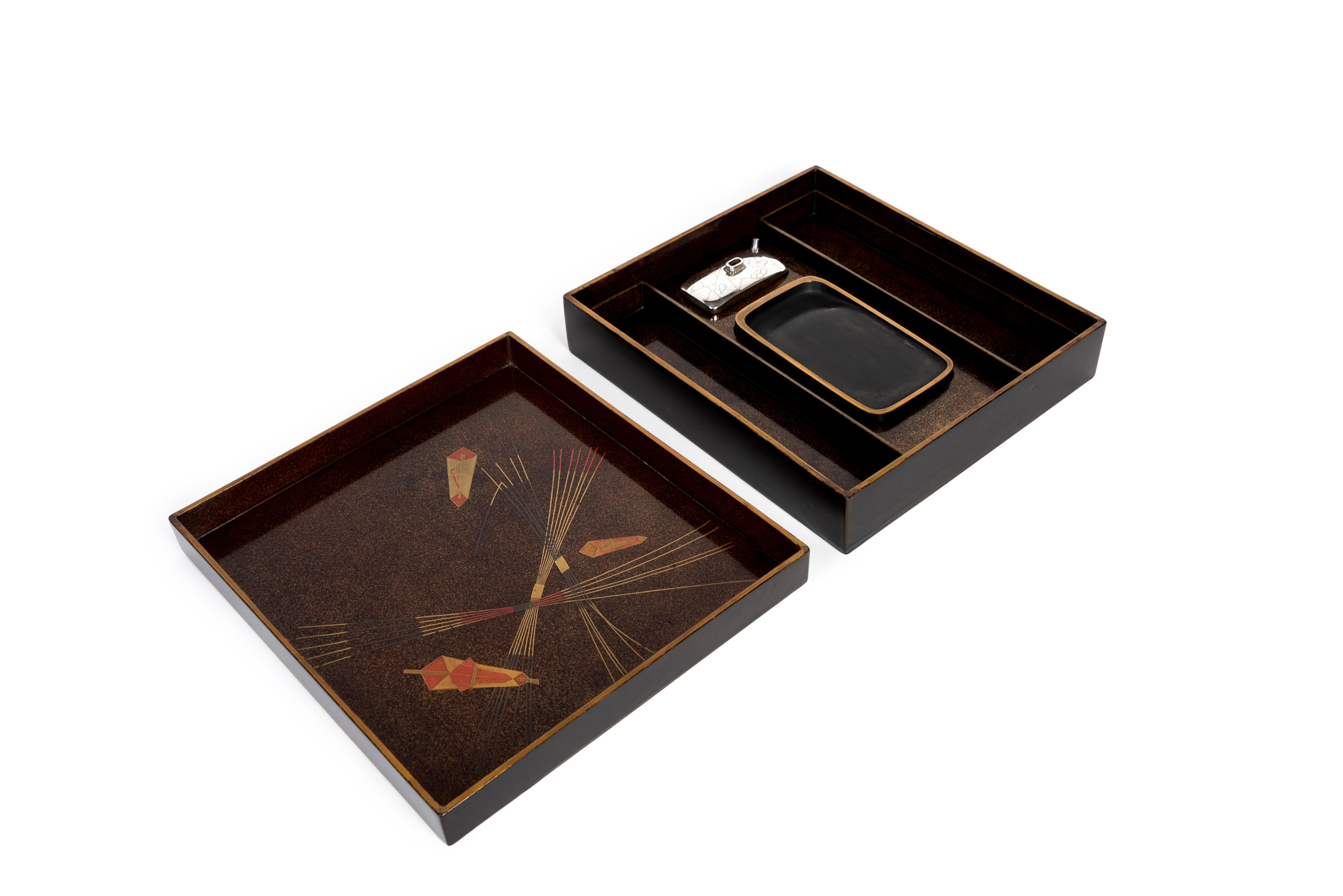 Fine Japanese Lacquer Suzuribako 'Inkstone Box' In Good Condition For Sale In PARIS, FR