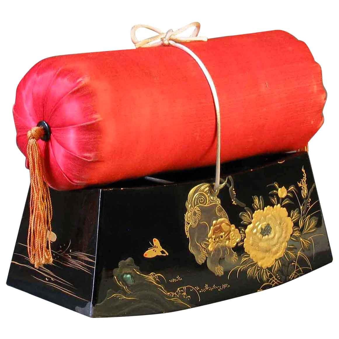 Coussin Takamakura Geisha en laque fine japonaise, première moitié du 20ème siècle en vente