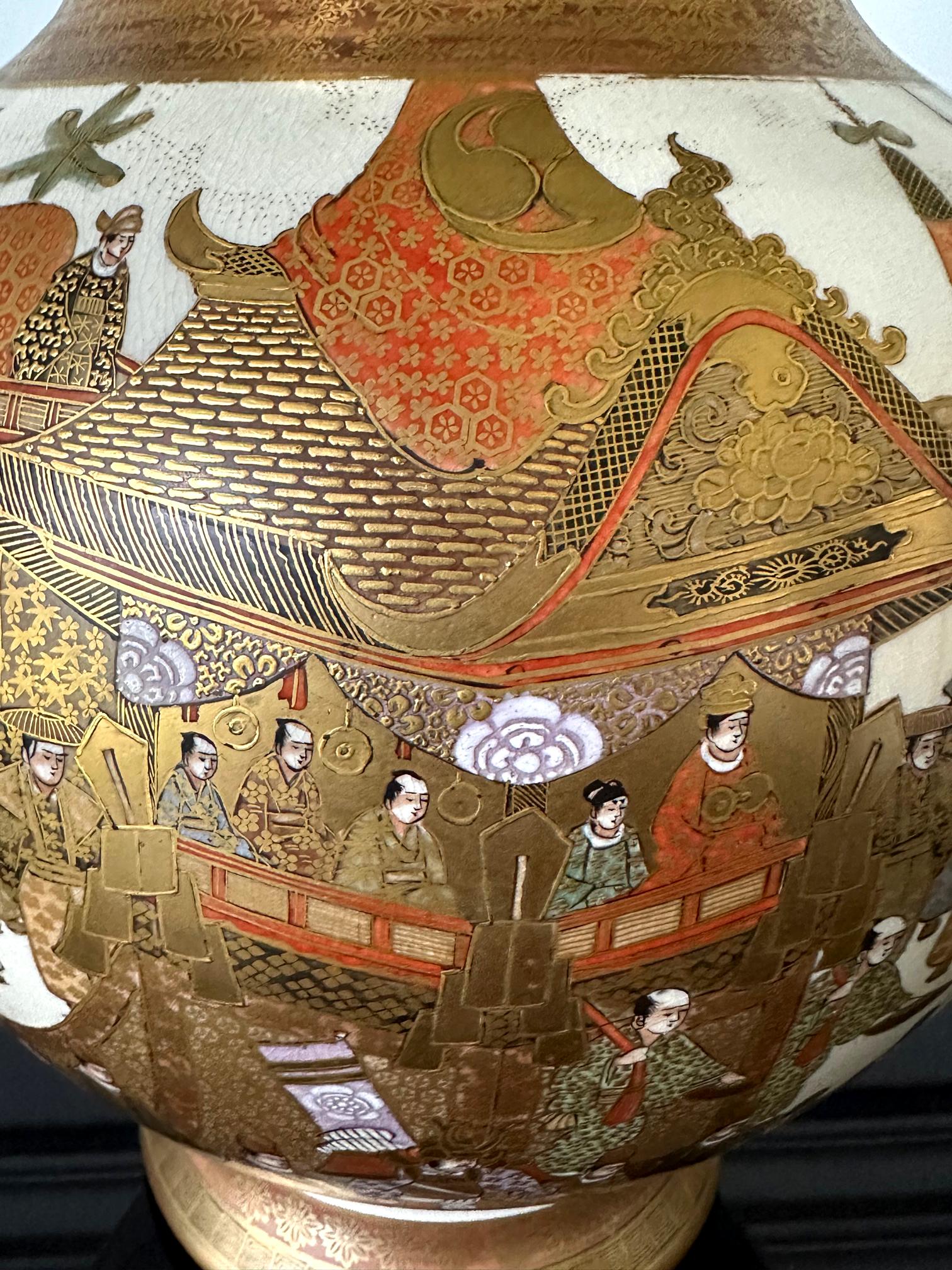 Japanisches Satsuma-Keramikgefäß mit vergoldeter Verzierung von Kinkozan  im Angebot 6