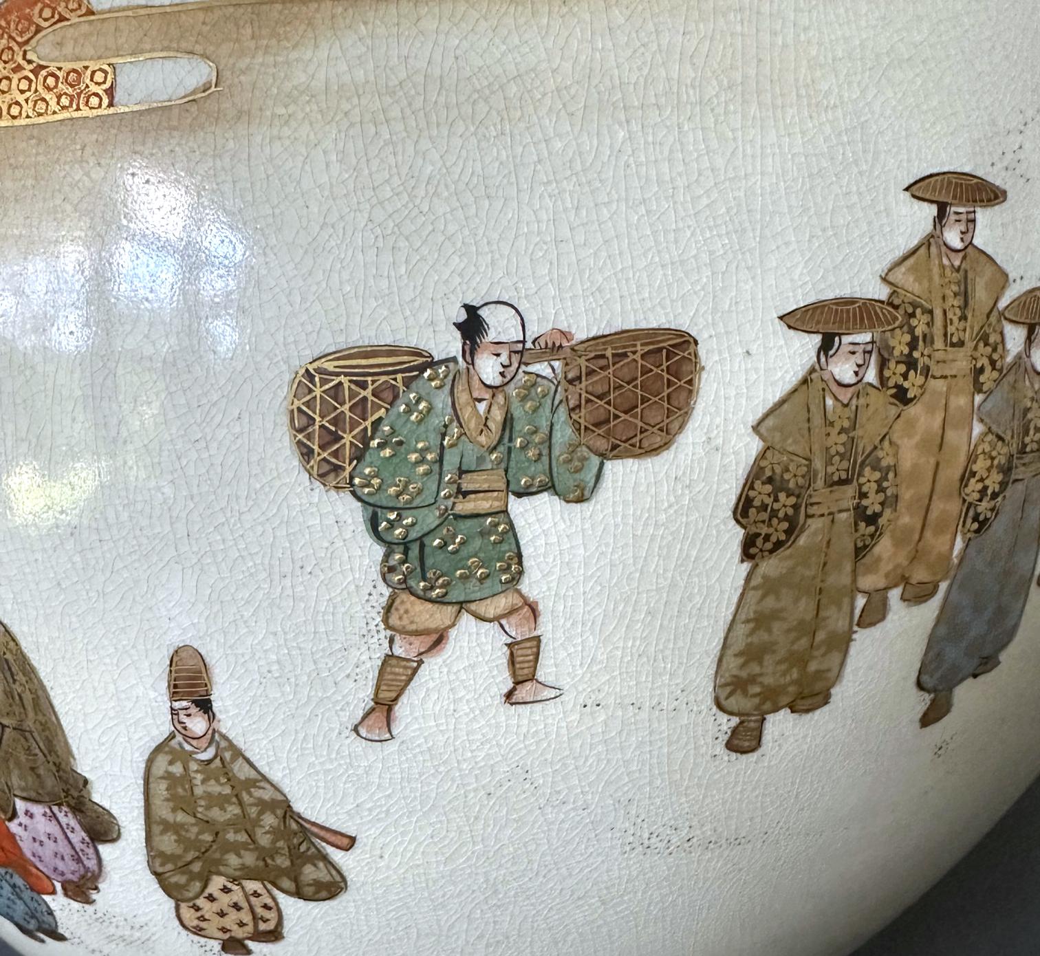 Japanisches Satsuma-Keramikgefäß mit vergoldeter Verzierung von Kinkozan  im Angebot 12