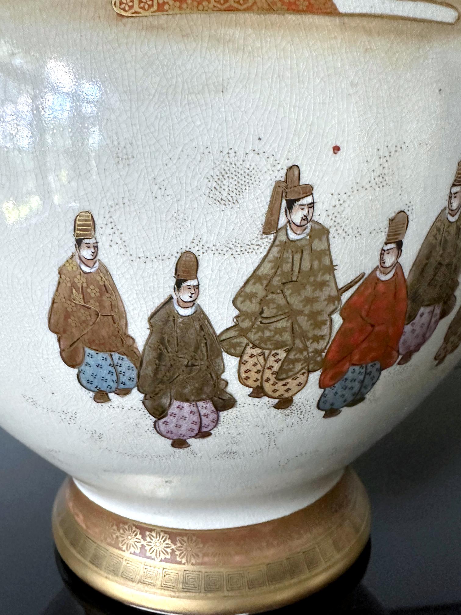 Japanisches Satsuma-Keramikgefäß mit vergoldeter Verzierung von Kinkozan  im Angebot 13