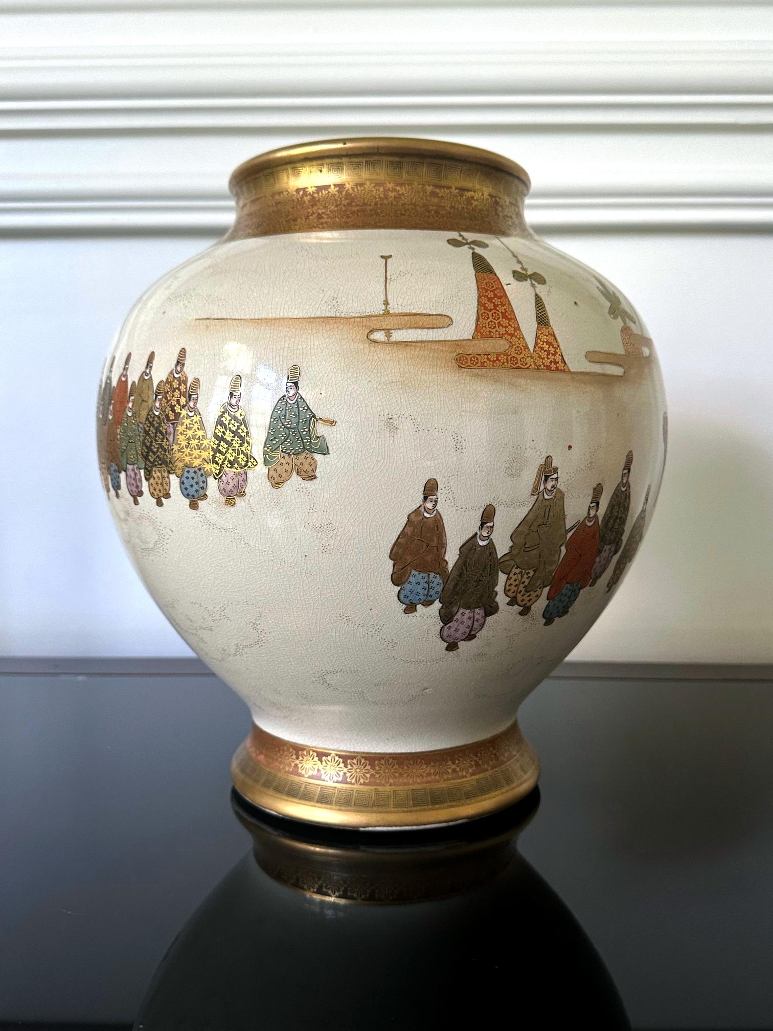 Fine Japanese Satsuma Ceramic Jar with Gilt Decoration by Kinkozan  In Good Condition For Sale In Atlanta, GA