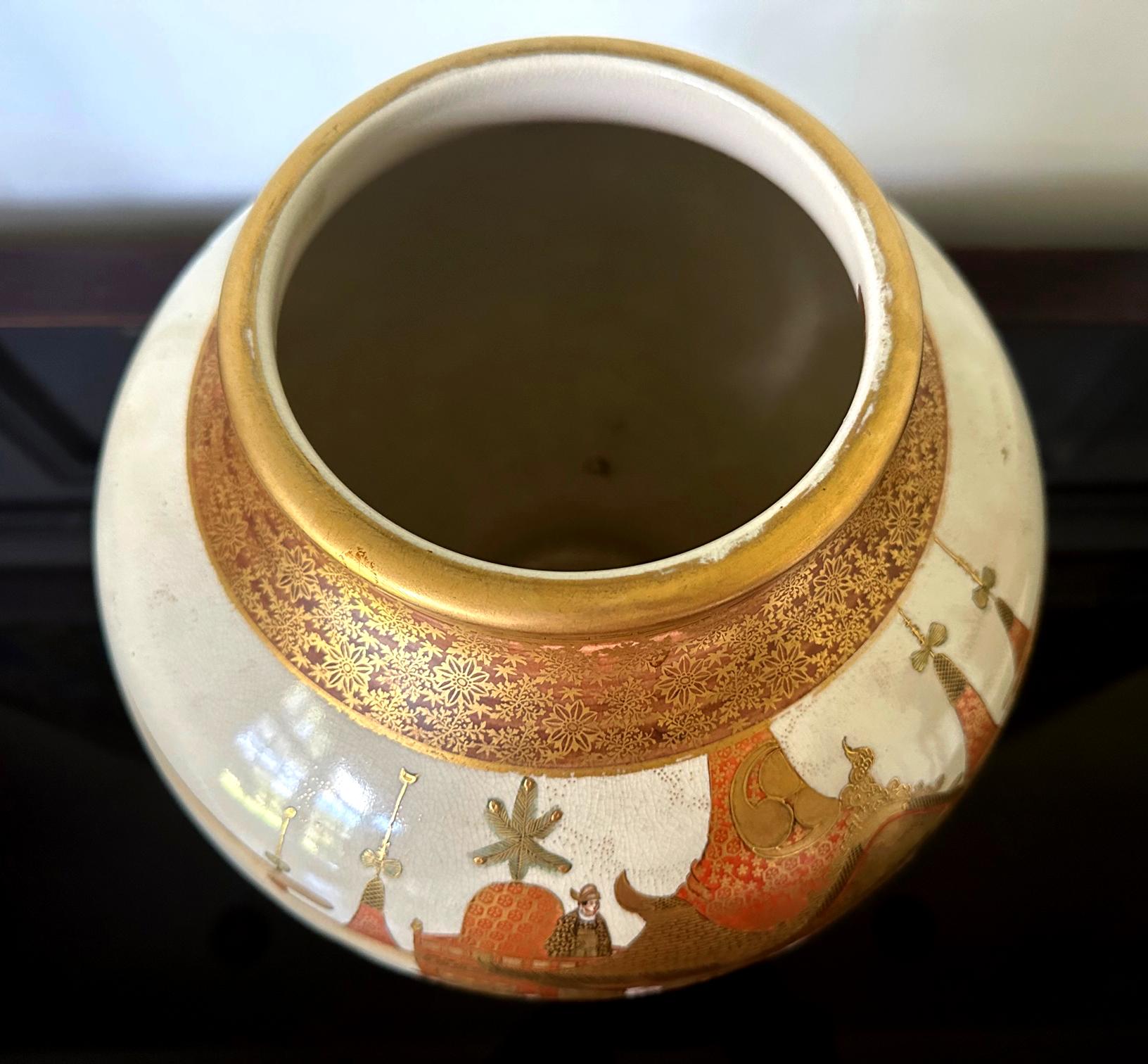 Fine Japanese Satsuma Ceramic Jar with Gilt Decoration by Kinkozan  For Sale 2