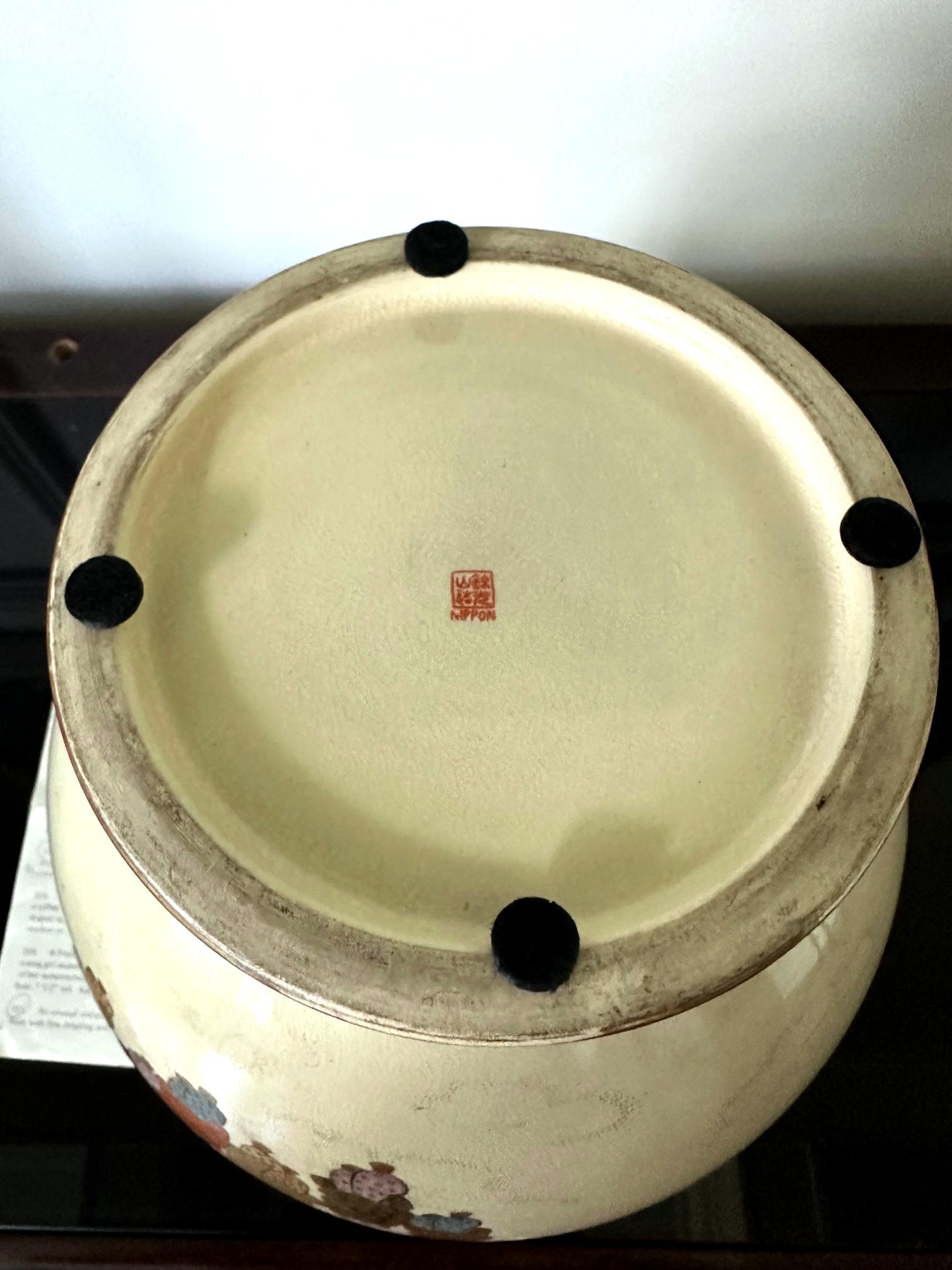 Japanisches Satsuma-Keramikgefäß mit vergoldeter Verzierung von Kinkozan  im Angebot 3