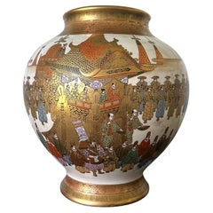 Japanisches Satsuma-Keramikgefäß mit vergoldeter Verzierung von Kinkozan 