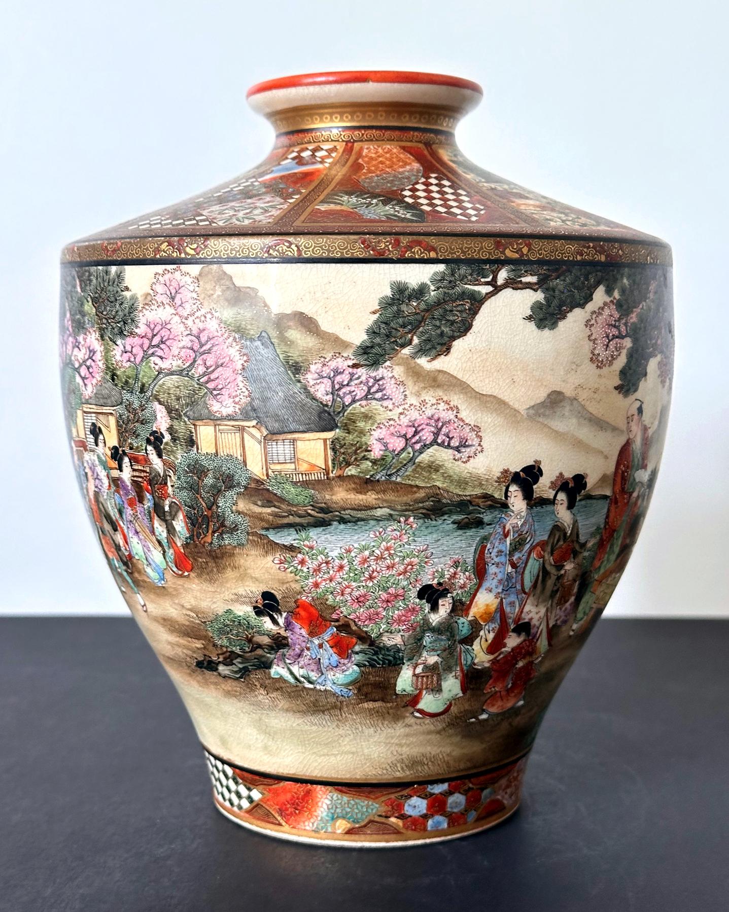 Early 20th Century Fine Japanese Satsuma Vase by Ryozan Okamoto for Yasuda Company Meiji Period For Sale