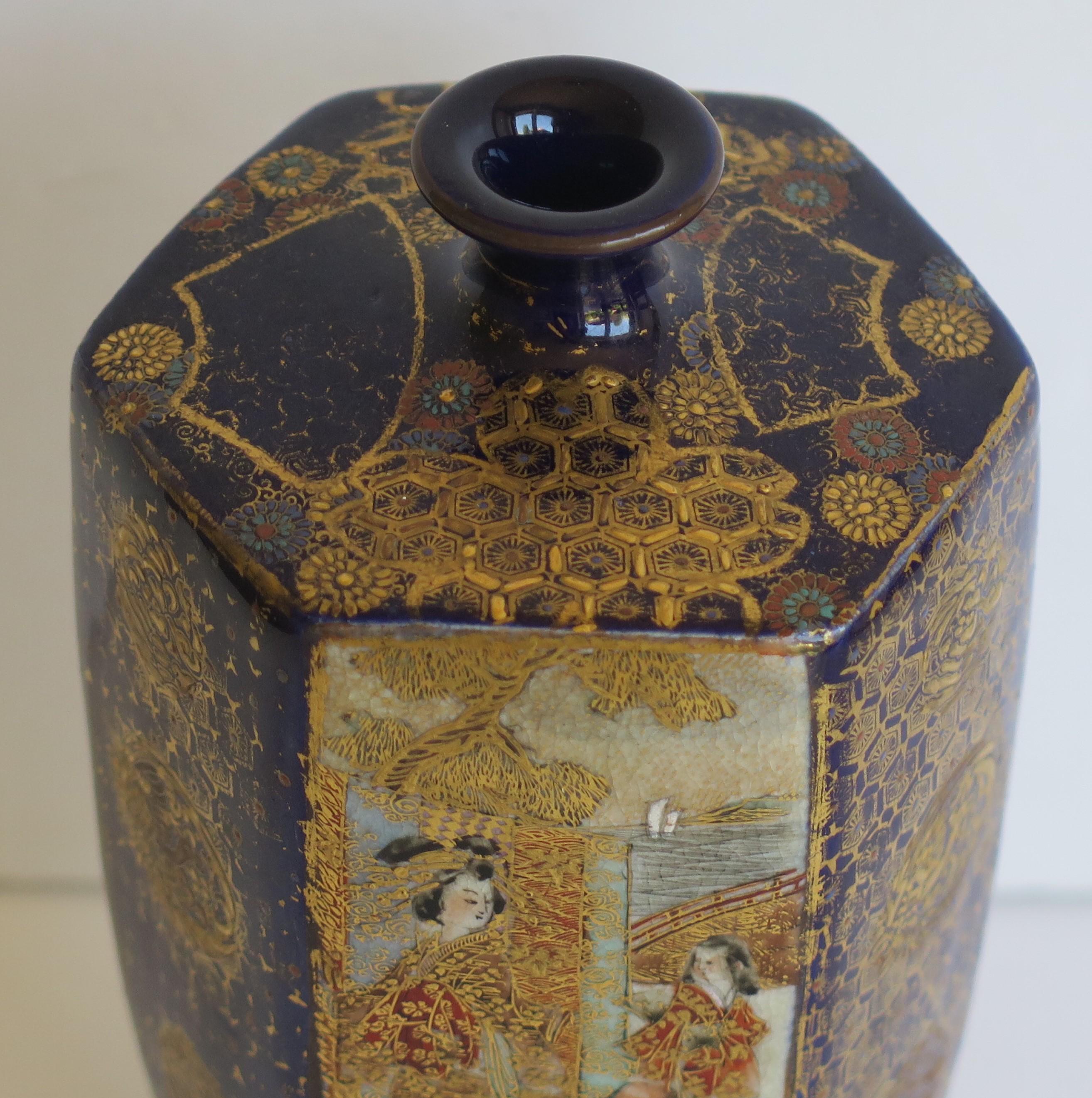 Fine Japanese Satsuma Vase Hand-Painted marked base,  19th Century Meiji Period For Sale 3