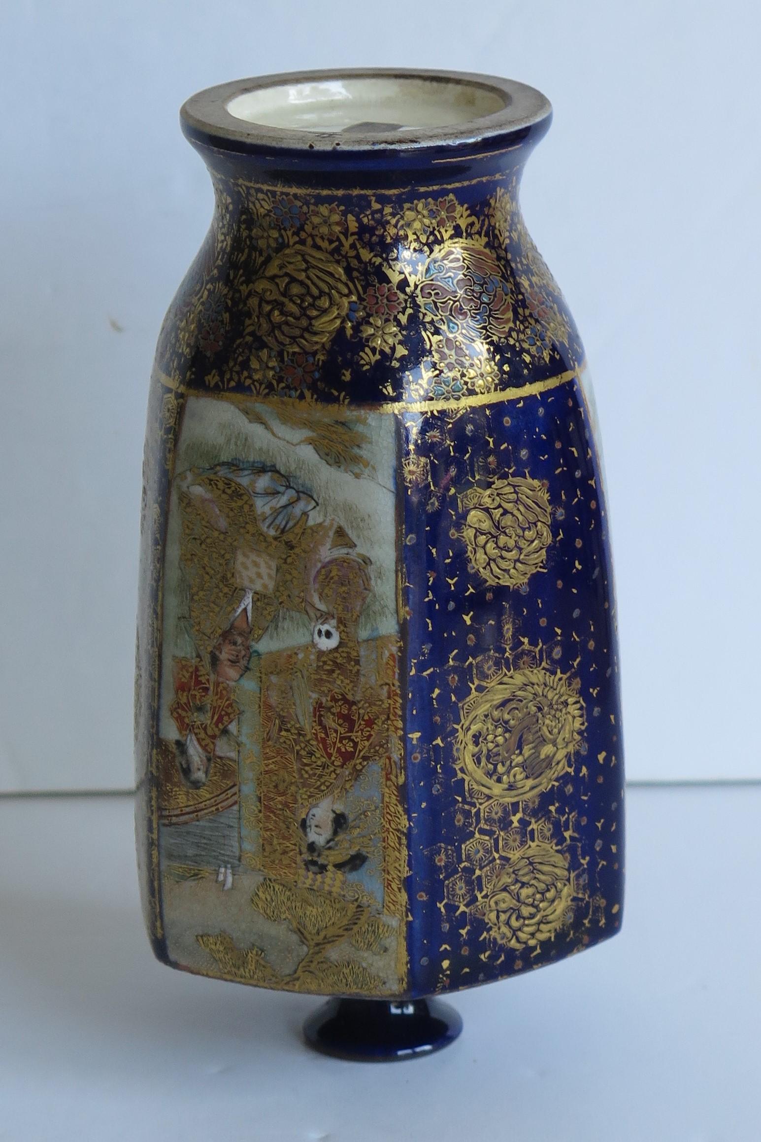 Fine Japanese Satsuma Vase Hand-Painted marked base,  19th Century Meiji Period For Sale 6