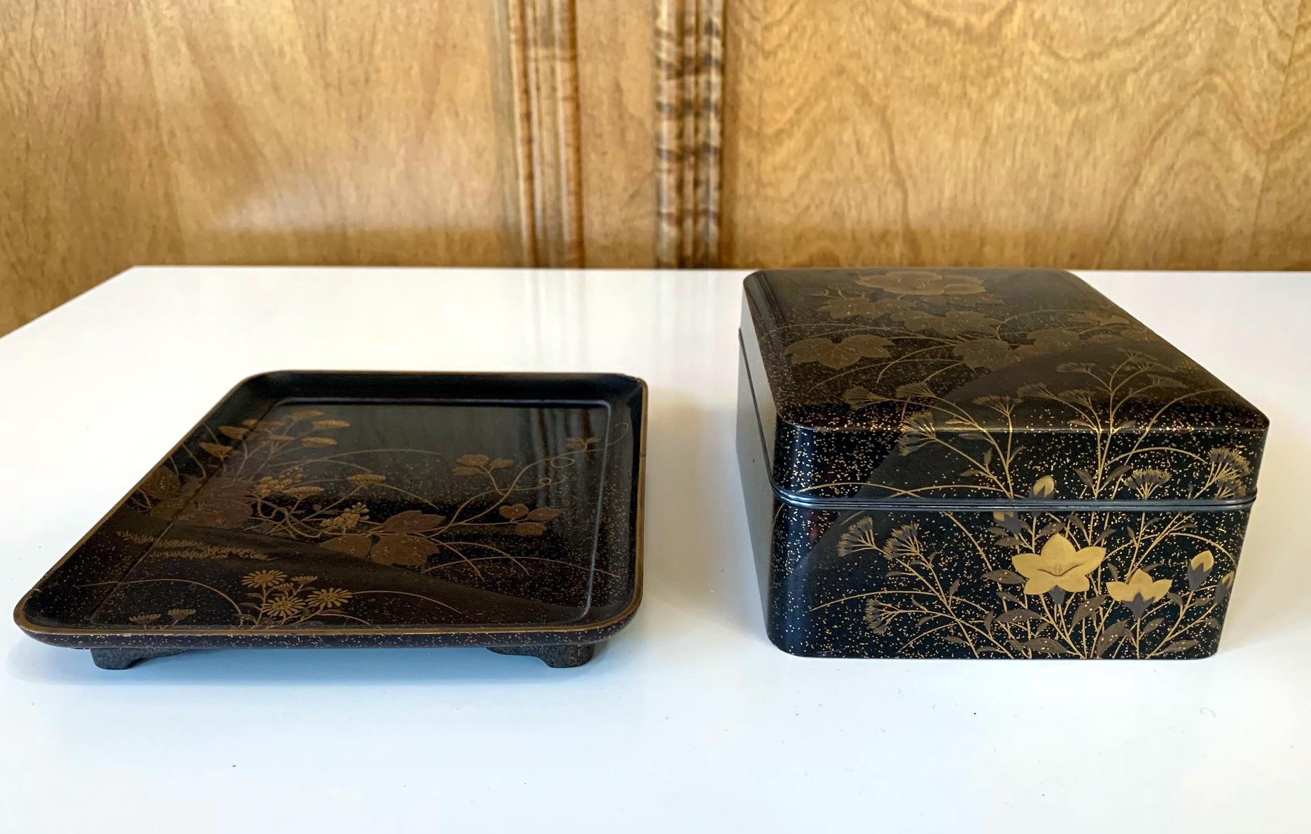 Fine Japanese Set of Lacquer Maki-E Box and Tray Meiji Period 3