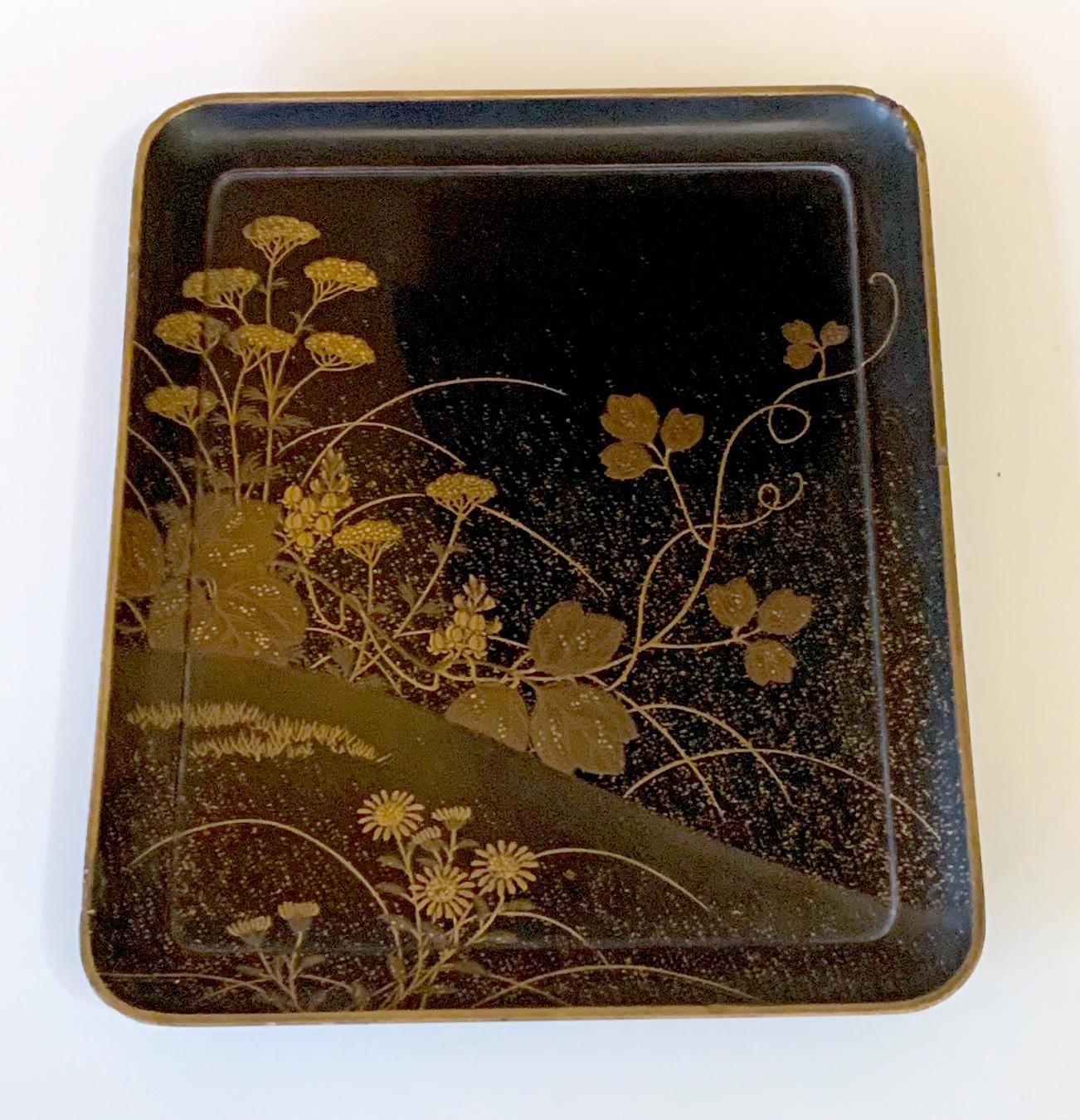 Javanese Fine Japanese Set of Lacquer Maki-E Box and Tray Meiji Period