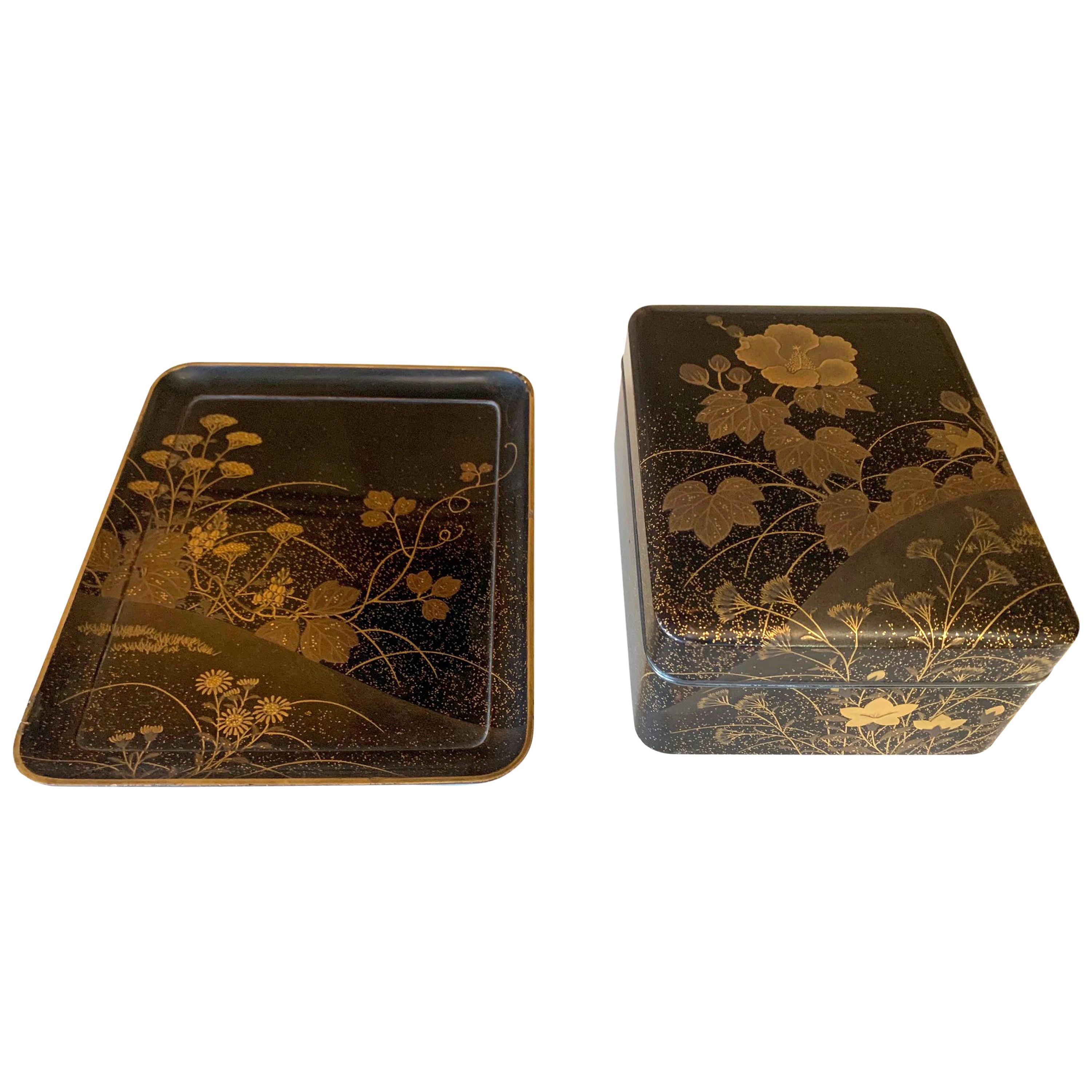 Fine Japanese Set of Lacquer Maki-E Box and Tray Meiji Period