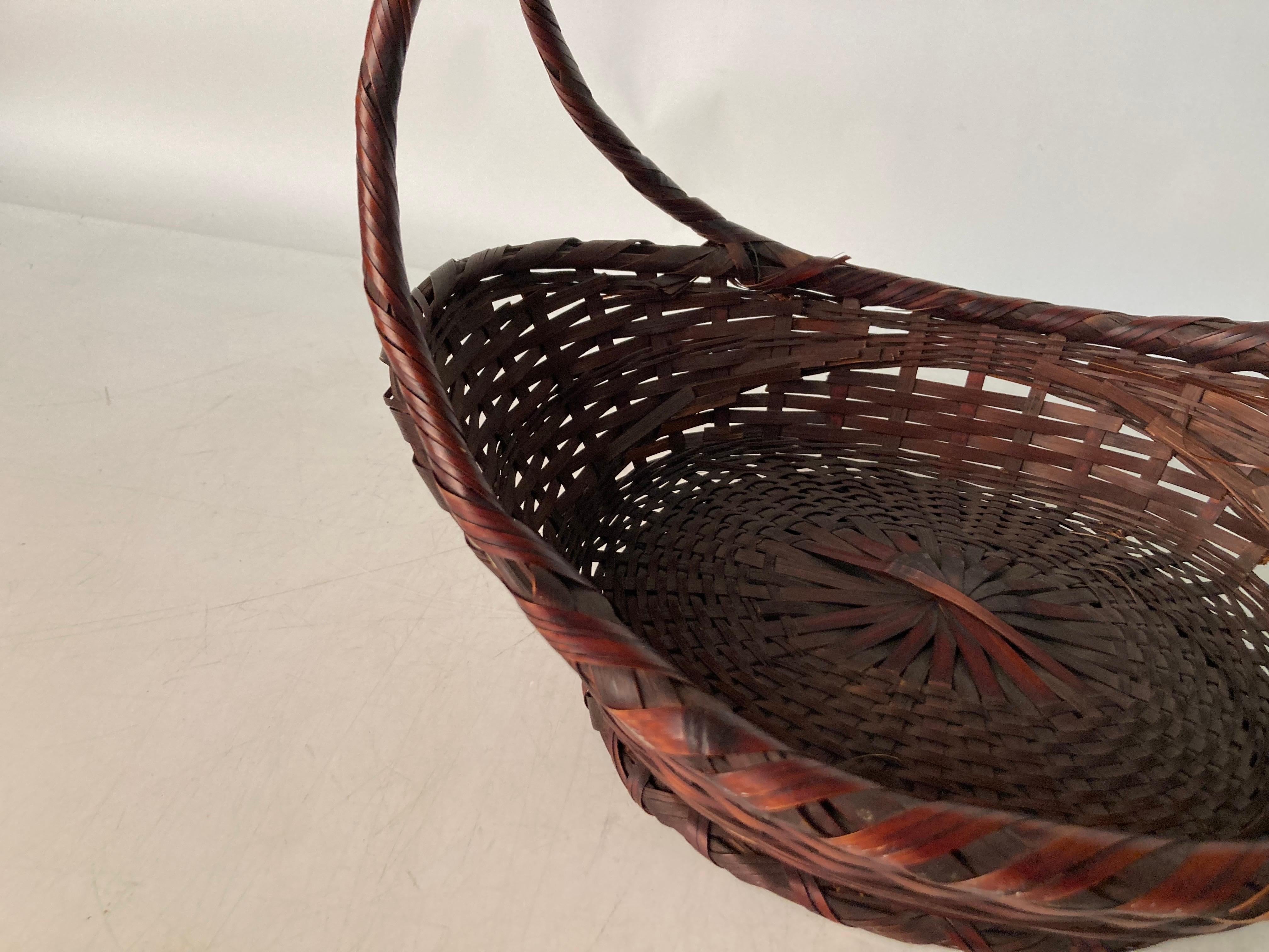 Edo Pregiato cesto giapponese per la raccolta di fiori in bambù spaccato per Ikebana in vendita