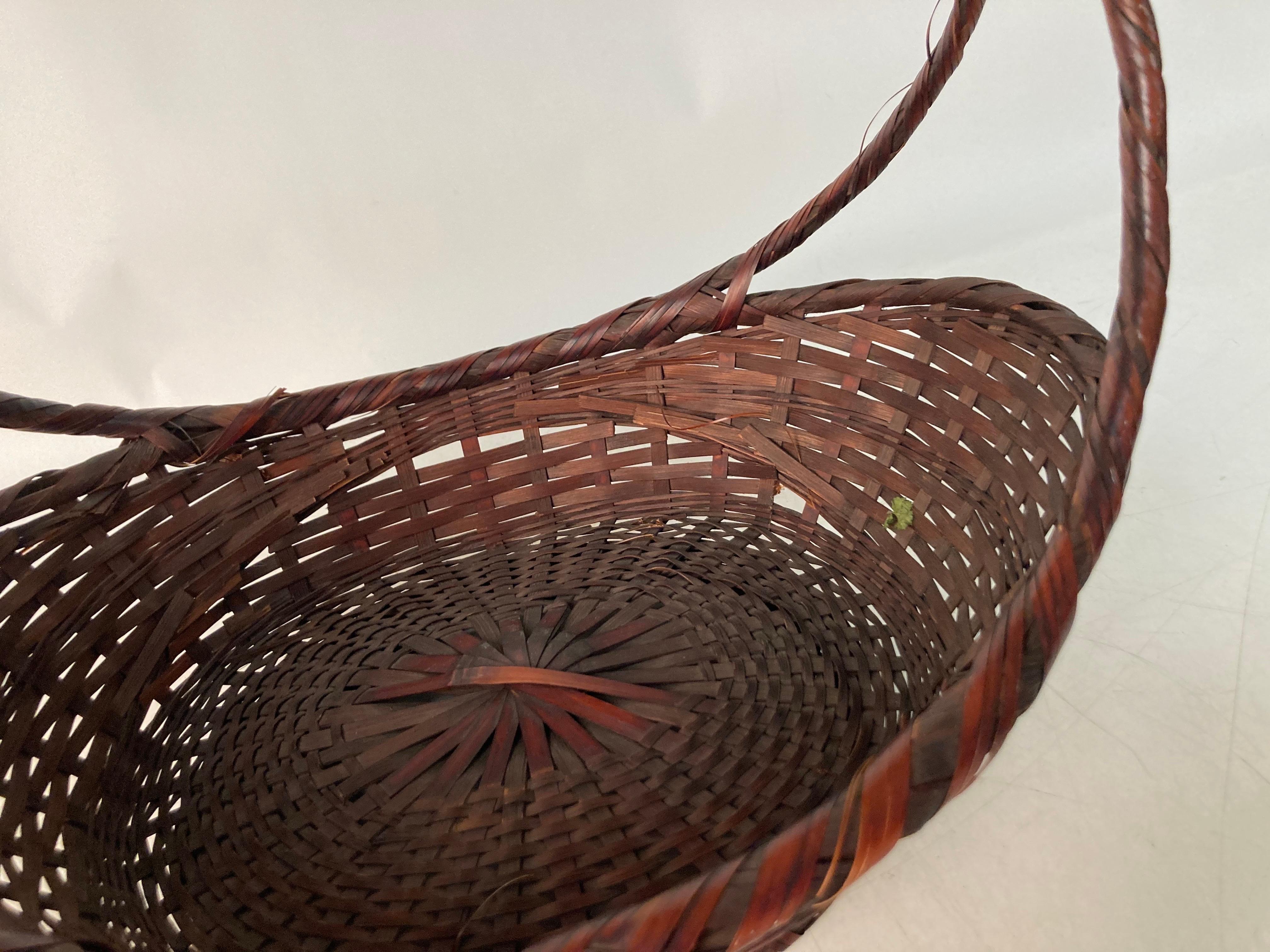 Mordenzato Pregiato cesto giapponese per la raccolta di fiori in bambù spaccato per Ikebana in vendita