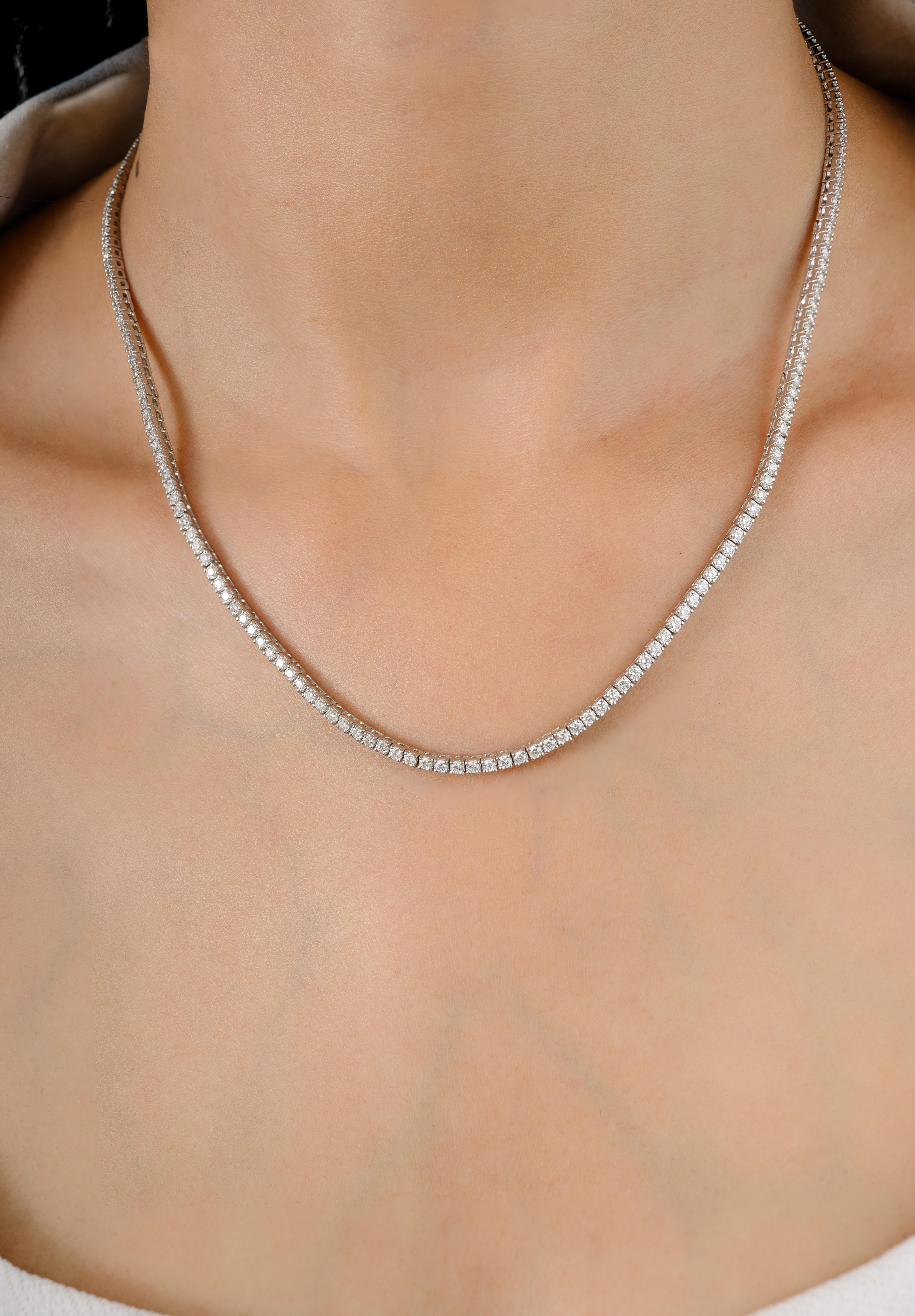 Fine Jewelry 6,4 Karat Diamant Tennis Halskette für Oma in 18K Gold. Dieses atemberaubende Schmuckstück wertet einen Freizeitlook oder ein elegantes Outfit sofort auf. 
Der April-Geburtsstein Diamant bringt Liebe, Ruhm, Erfolg und Wohlstand.
Das