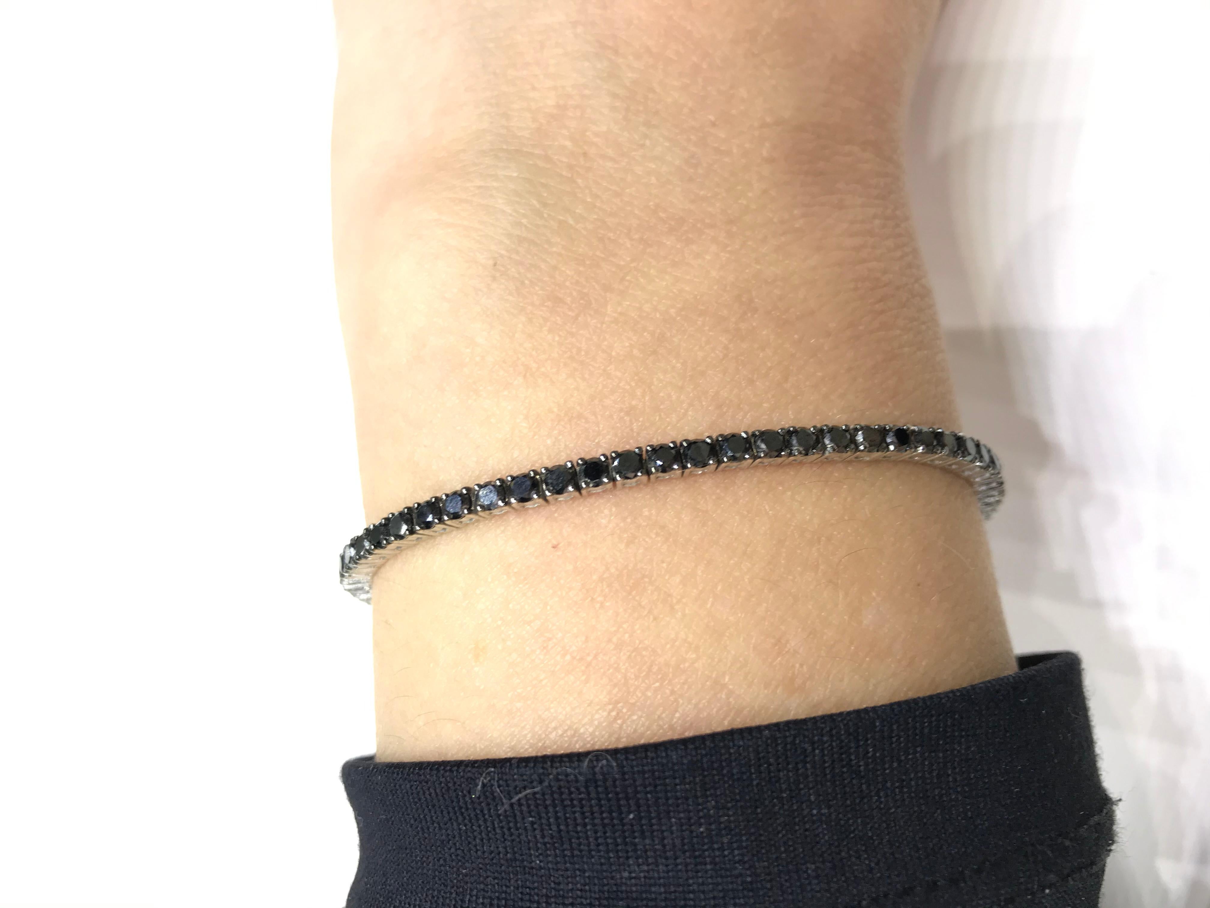 Bracelet tennis en or blanc et diamants noirs, bijouterie d'art Pour femmes en vente