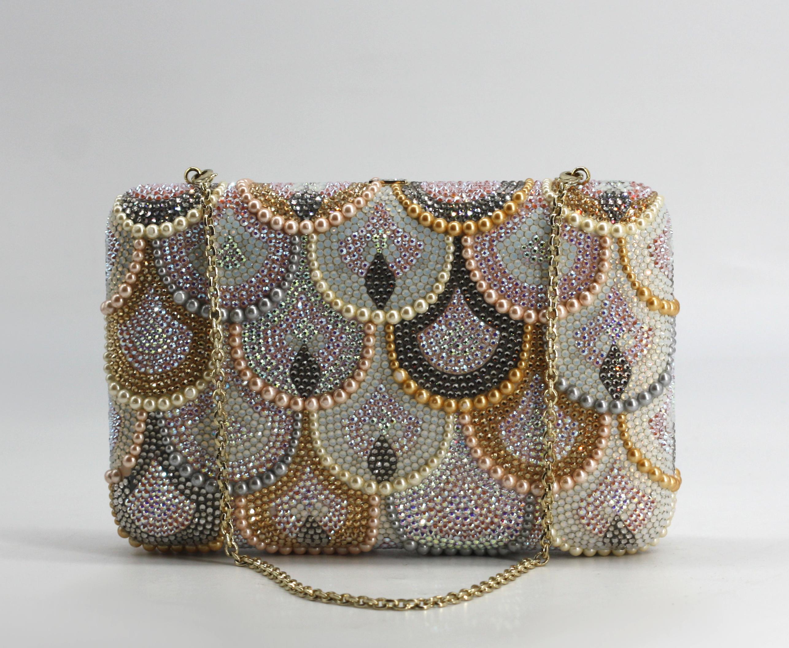 Fine Judith Lieber Pearl and Crystal Clutch In Good Condition For Sale In West Palm Beach, FL
