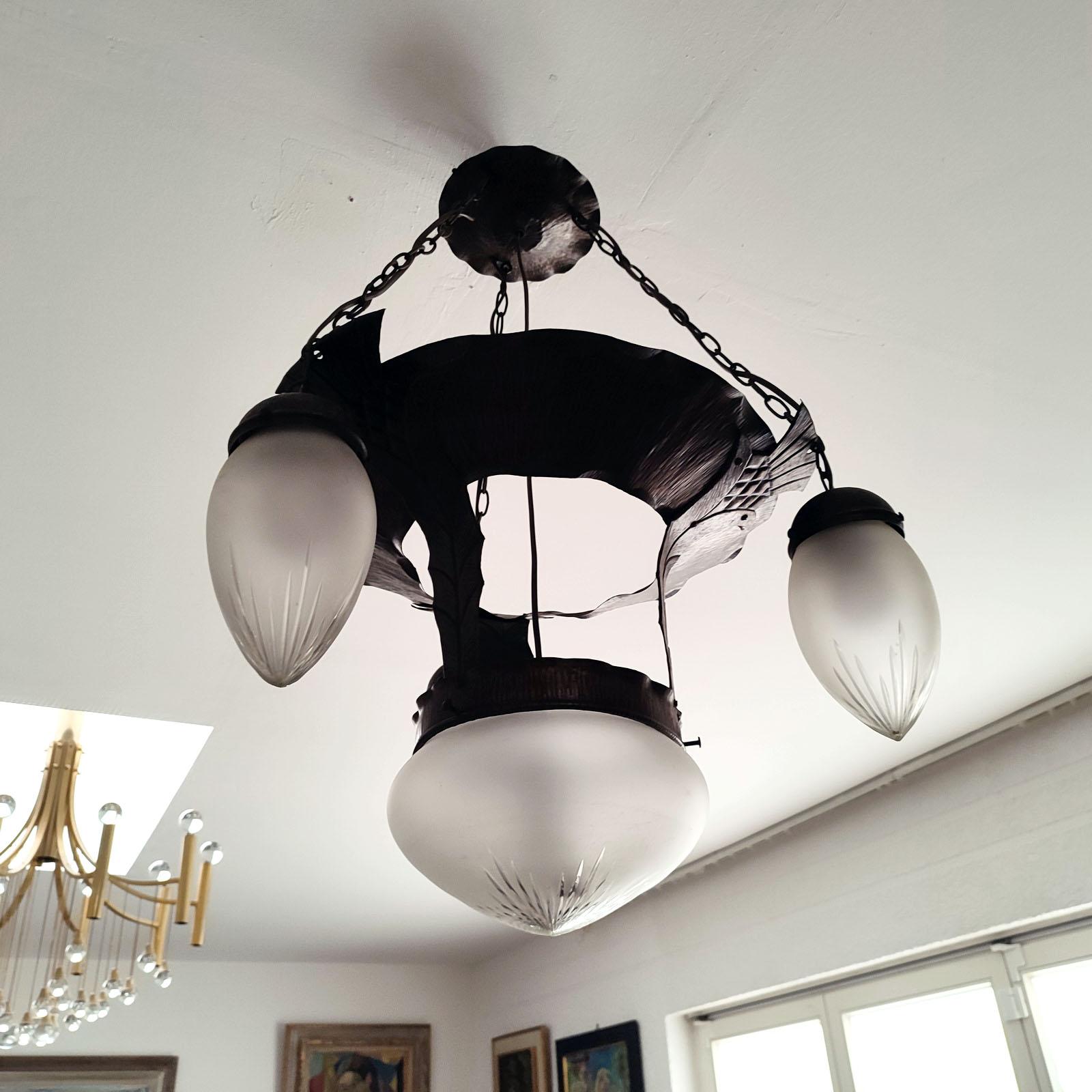 Feine Jugendstil-Deckenleuchte aus gehämmertem Kupfer und Glas, 1910er Jahre im Angebot 2