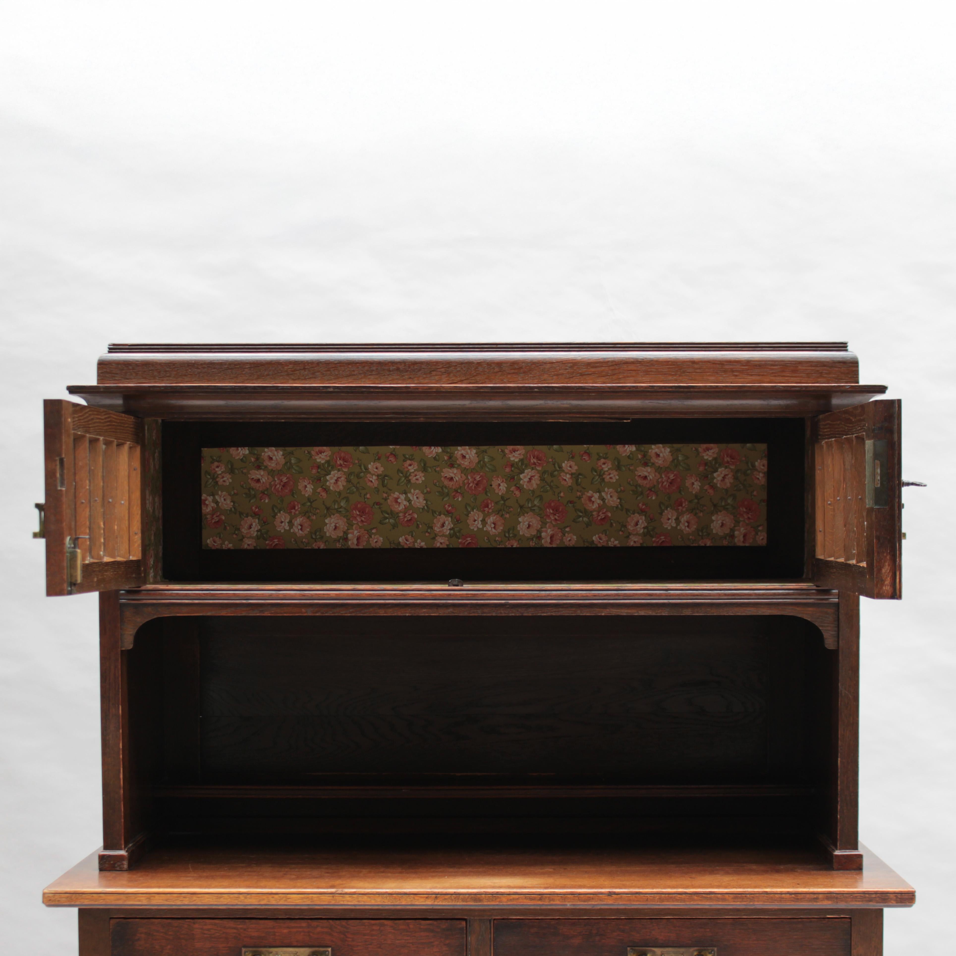Verre Buffet en chêne de style Jugendstil en vente