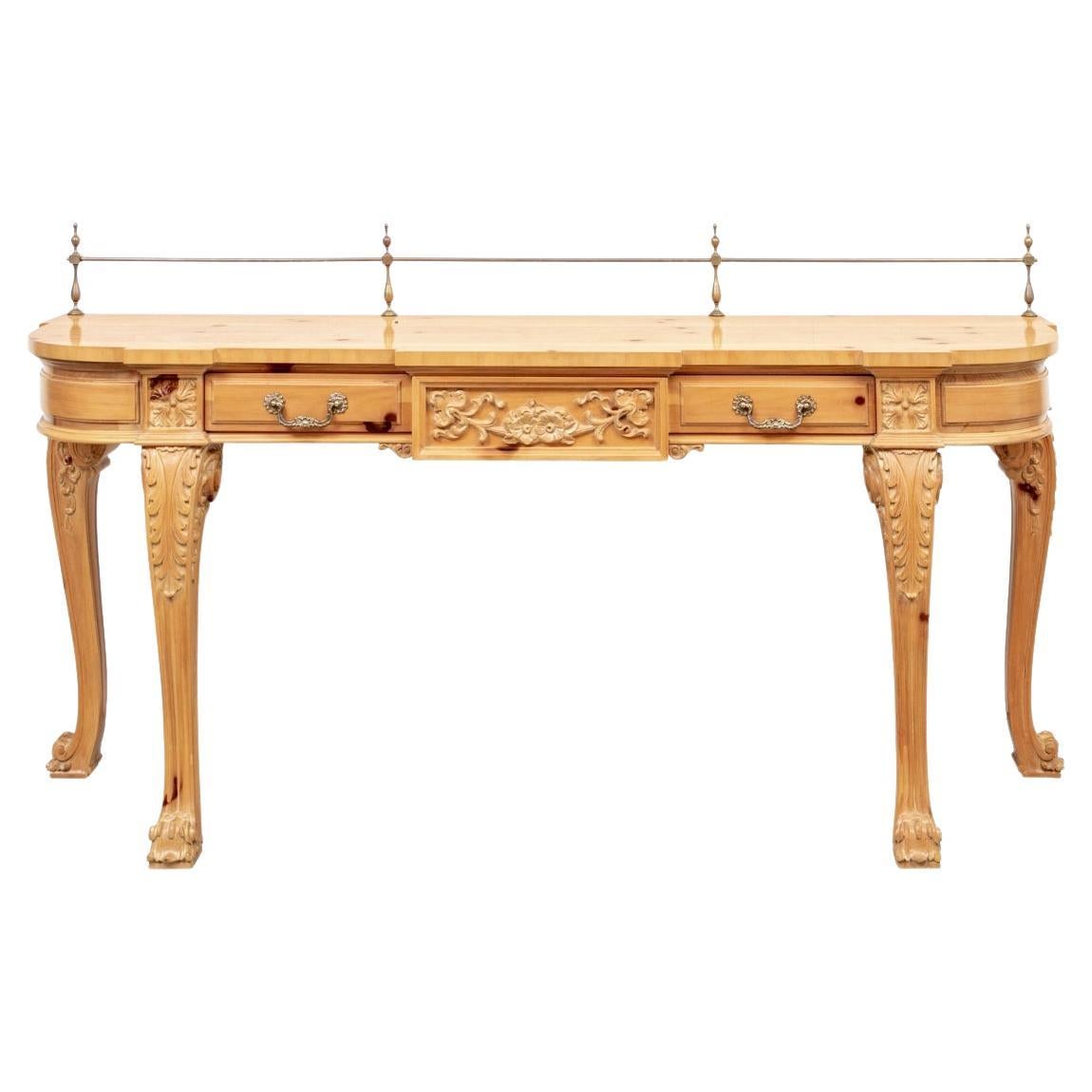 Fine Karges Furniture Credenza in pino intagliato in stile georgiano