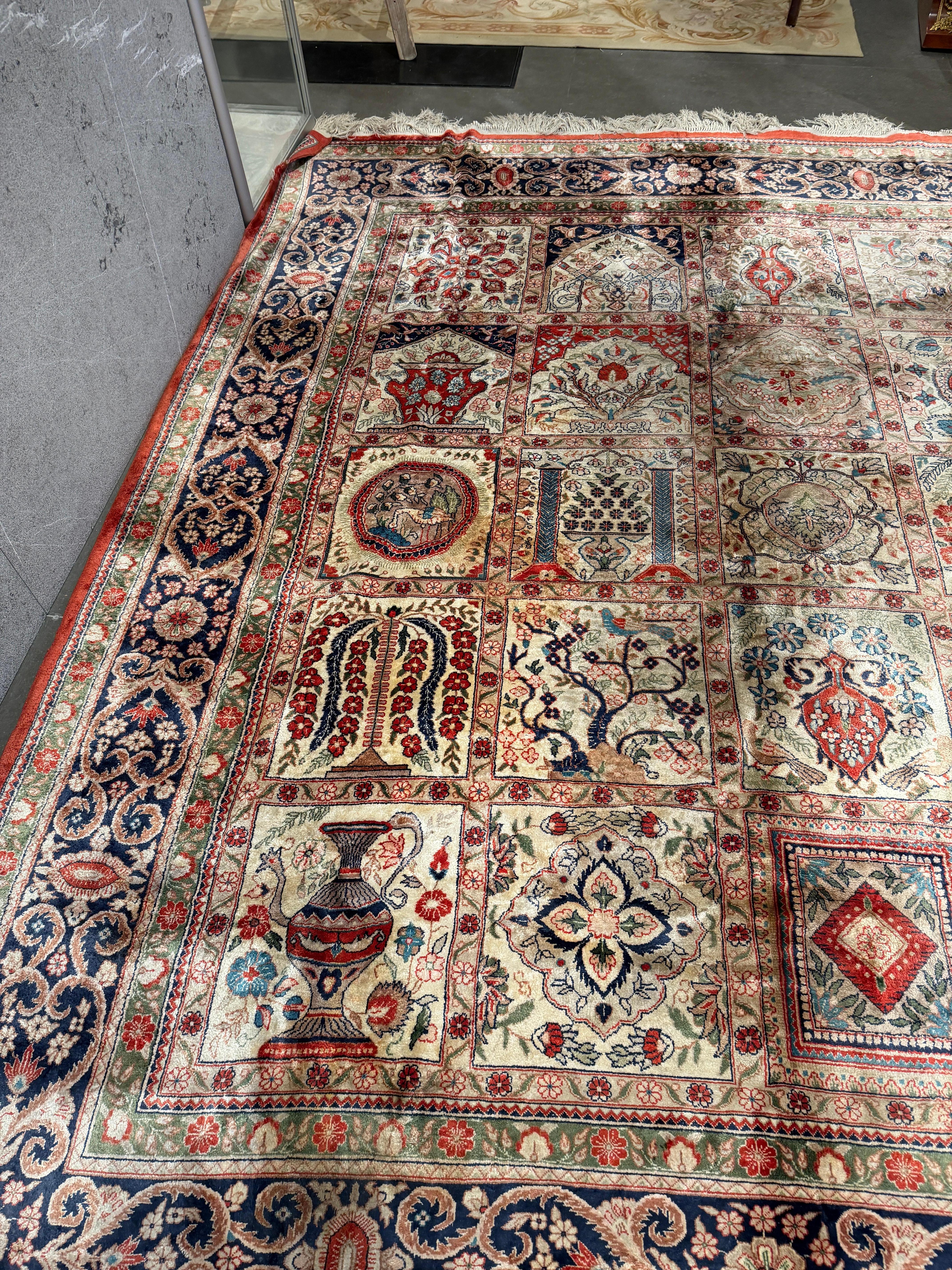 Tapis en soie de Kayseri au design amnelegant - noues a la main en Turquie en vente 9