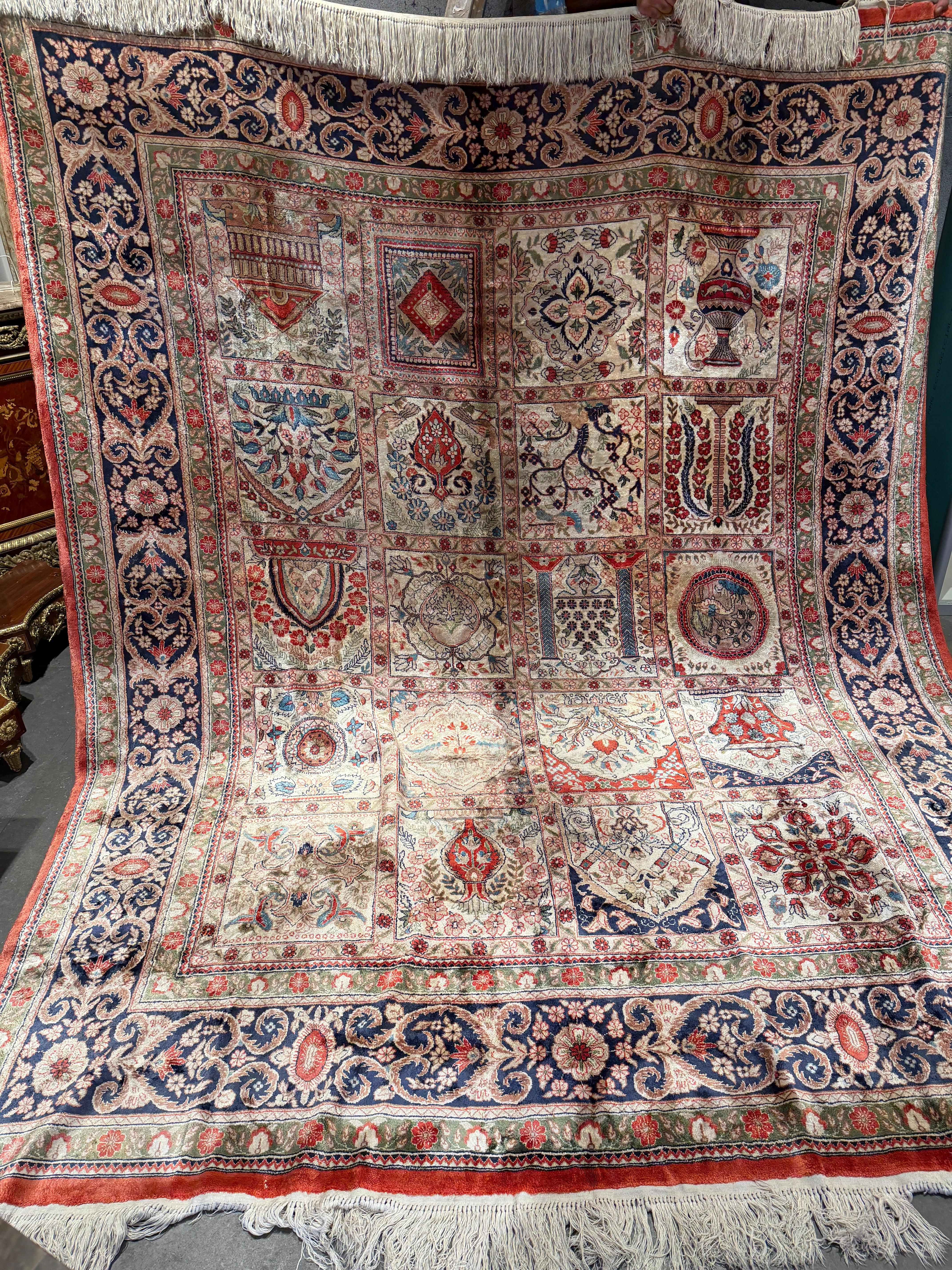 Baroque Tapis en soie de Kayseri au design amnelegant - noues a la main en Turquie en vente