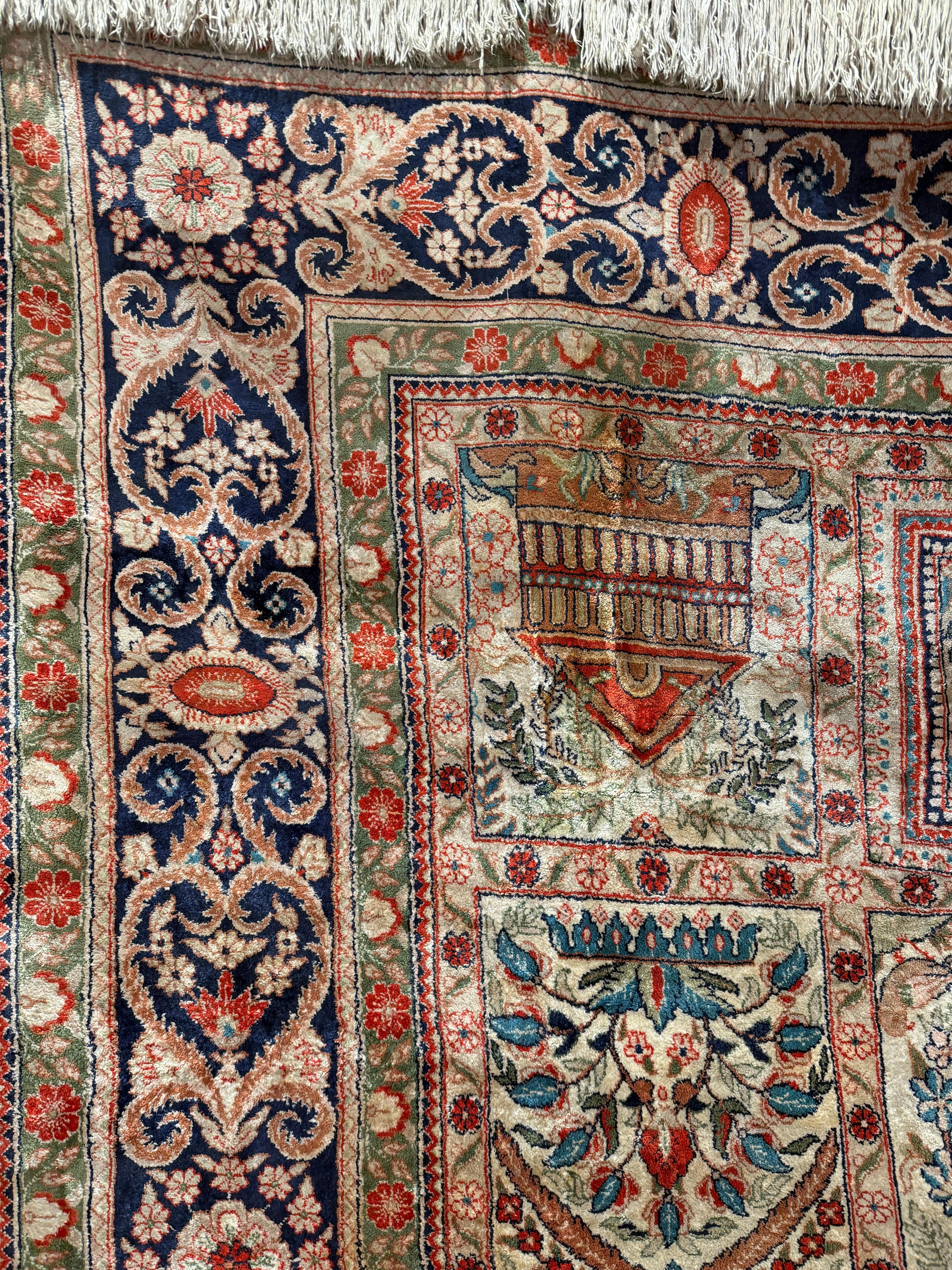 Turc Tapis en soie de Kayseri au design amnelegant - noues a la main en Turquie en vente