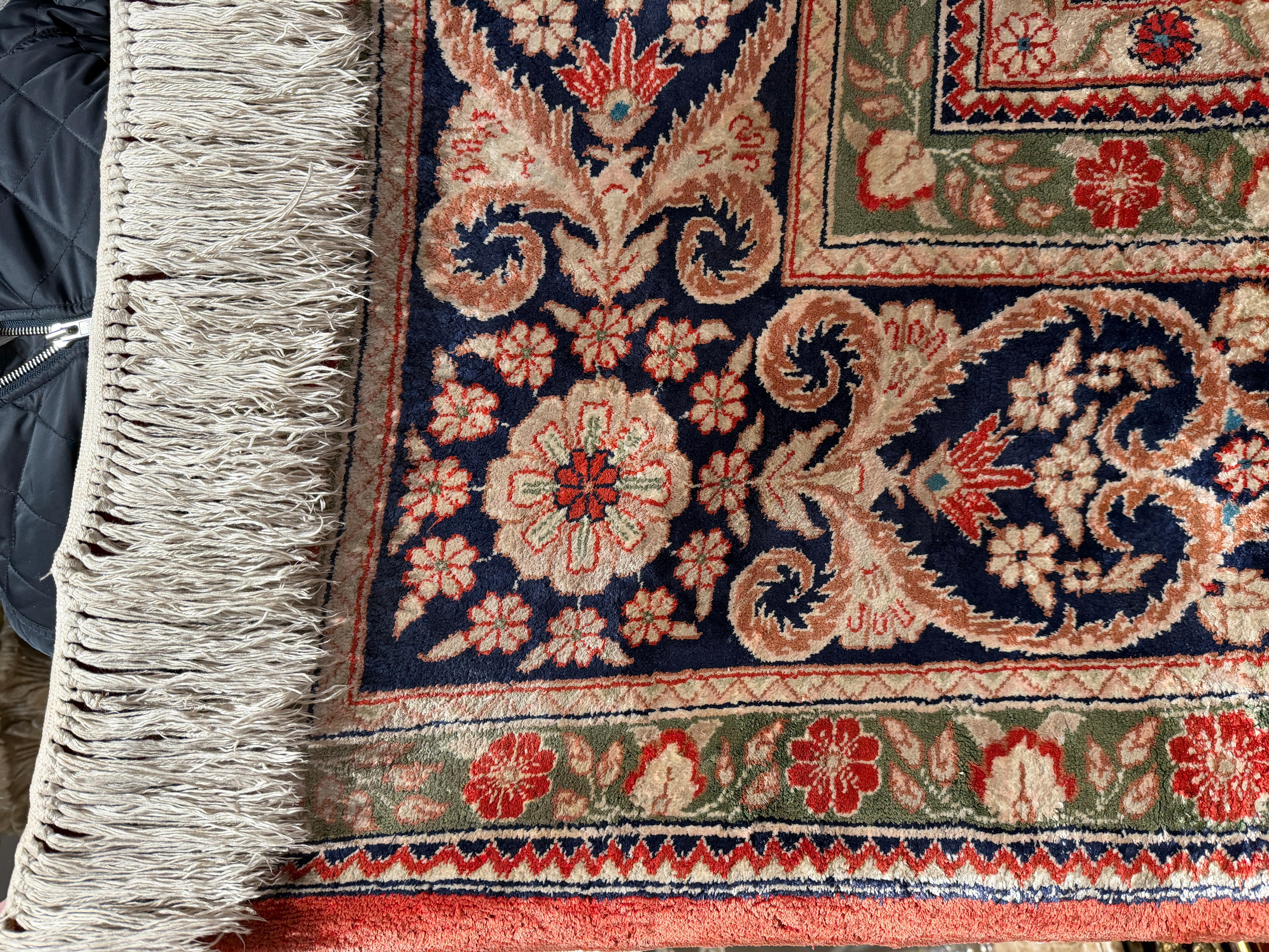 Soie Tapis en soie de Kayseri au design amnelegant - noues a la main en Turquie en vente