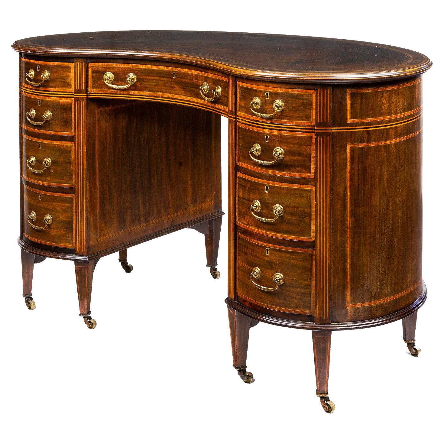 Gillows, 19th Century Walnut Kidney Shaped Desk For Sale at 1stDibs